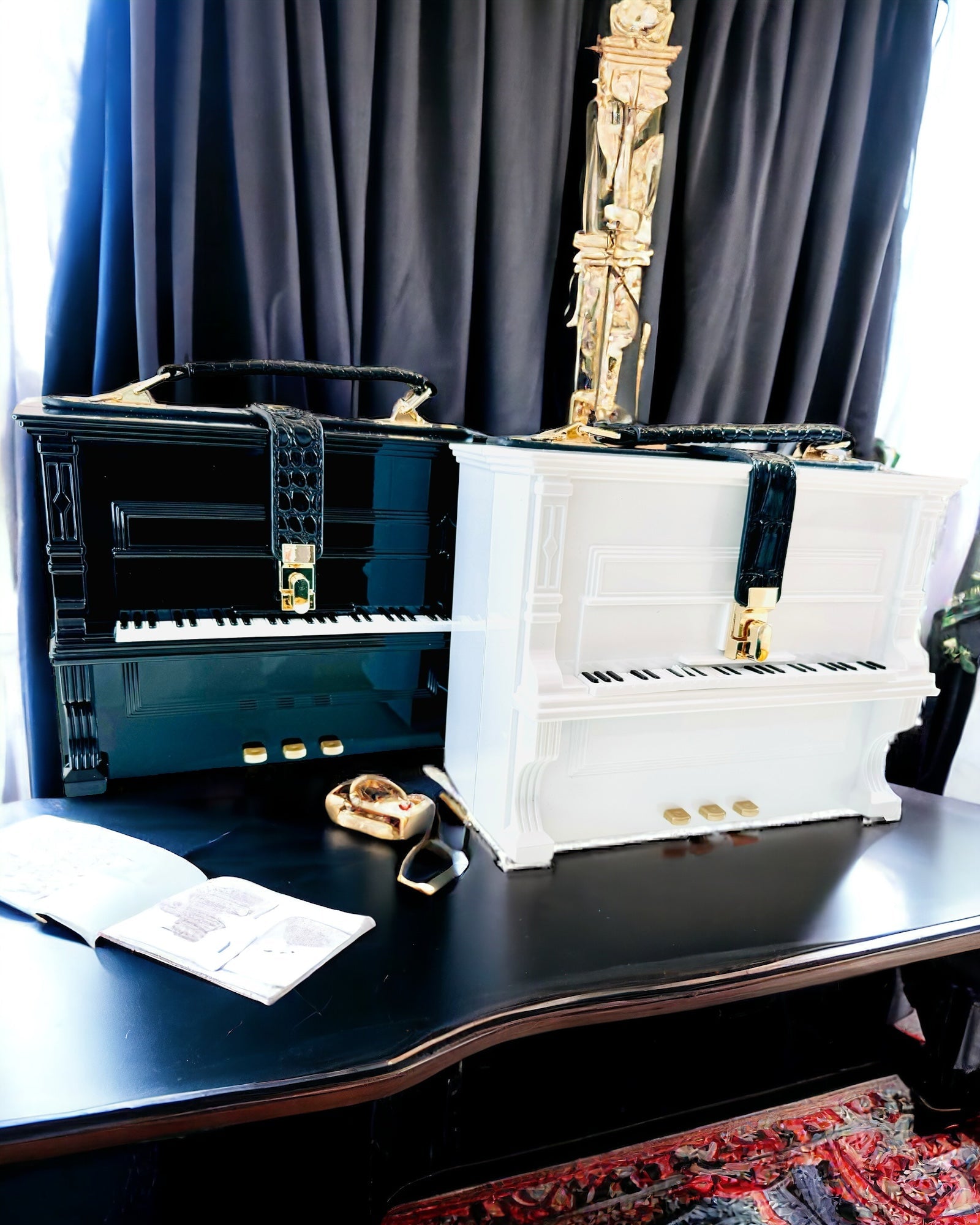 Női Táska „Elegáns Zongora” Fekete és Fehér Színekben