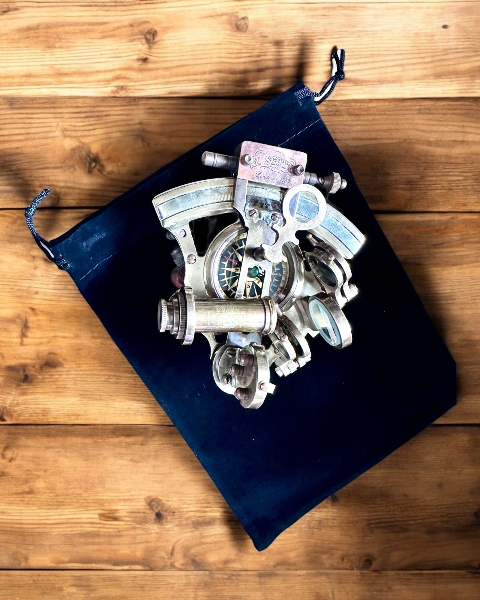 Sekstant Premium antik iránytűvel - személyre szabható gravírozással