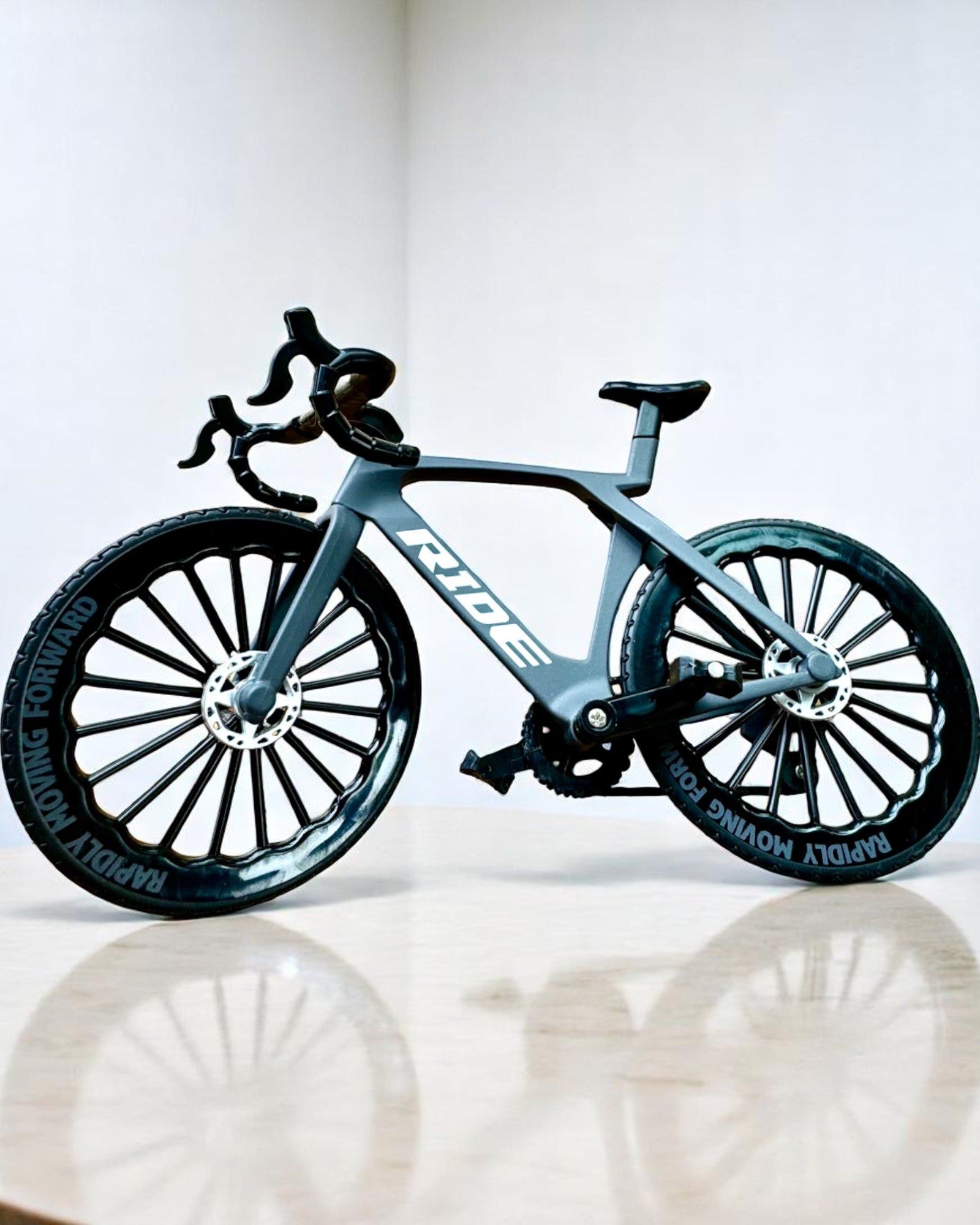 Mini Rower „Speedster” – model kolekcjonerski z opcją grawerowania, 2 warianty do wyboru