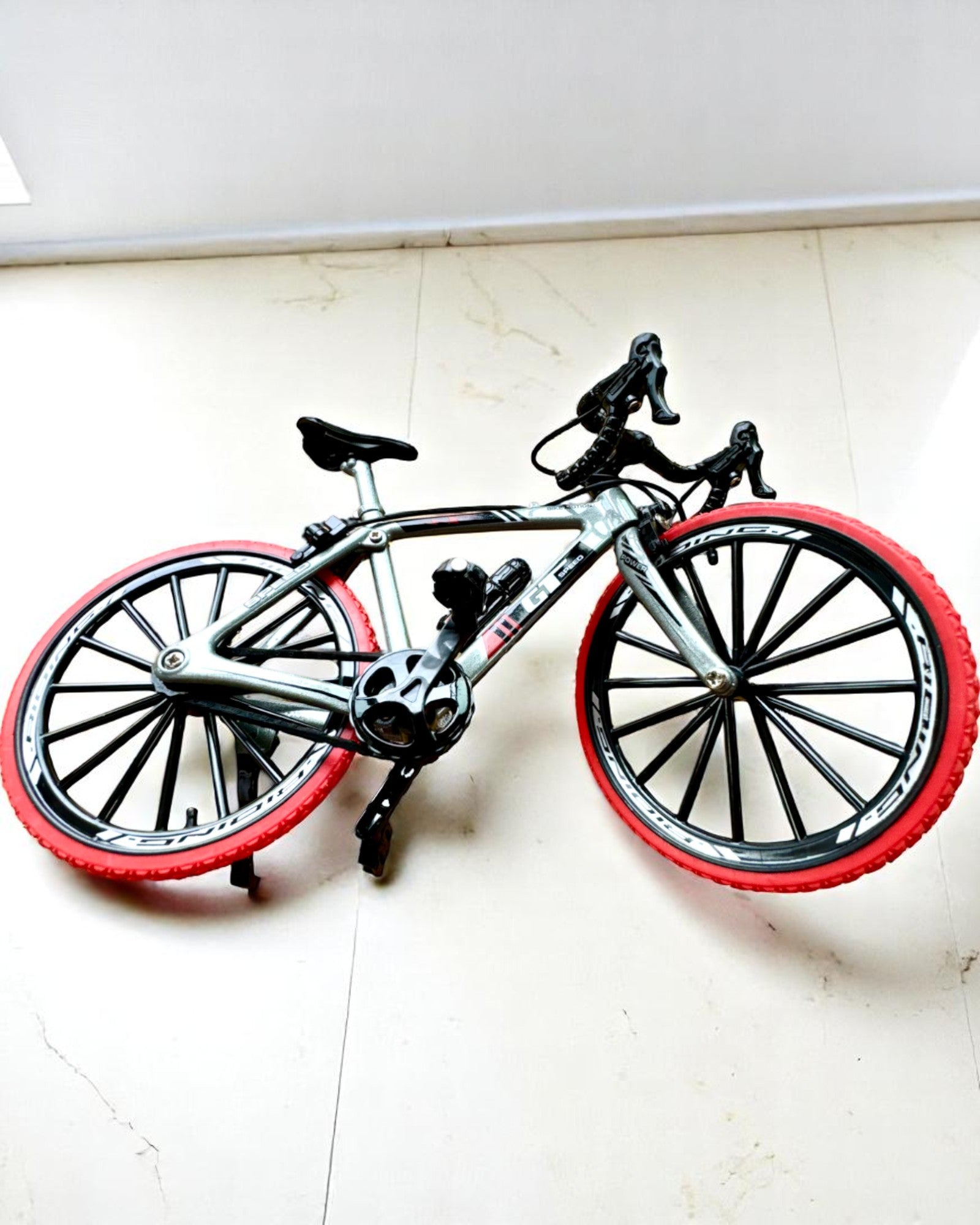 Mini Rower „Speedster” – model kolekcjonerski z opcją grawerowania, 2 warianty do wyboru