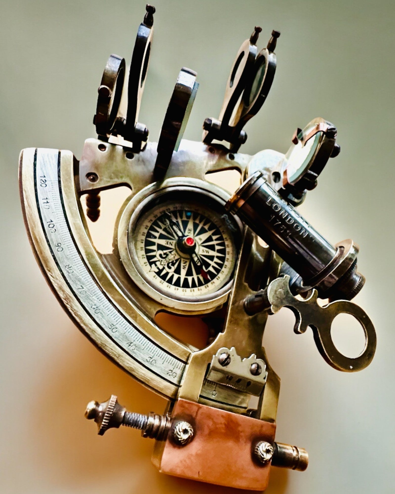 Sekstant Premium antik iránytűvel - személyre szabható gravírozással