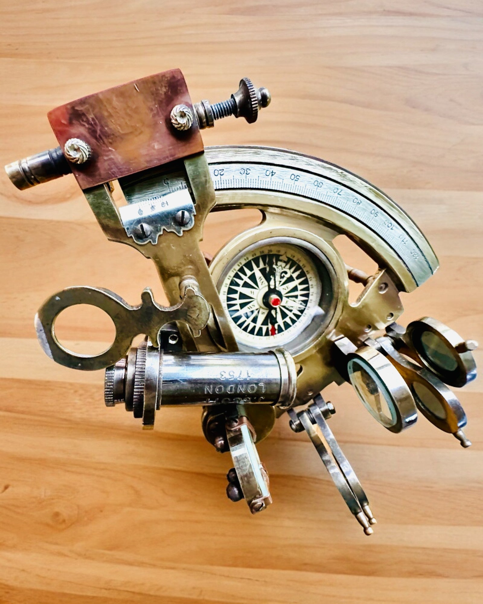 Sekstant Premium antik iránytűvel - személyre szabható gravírozással