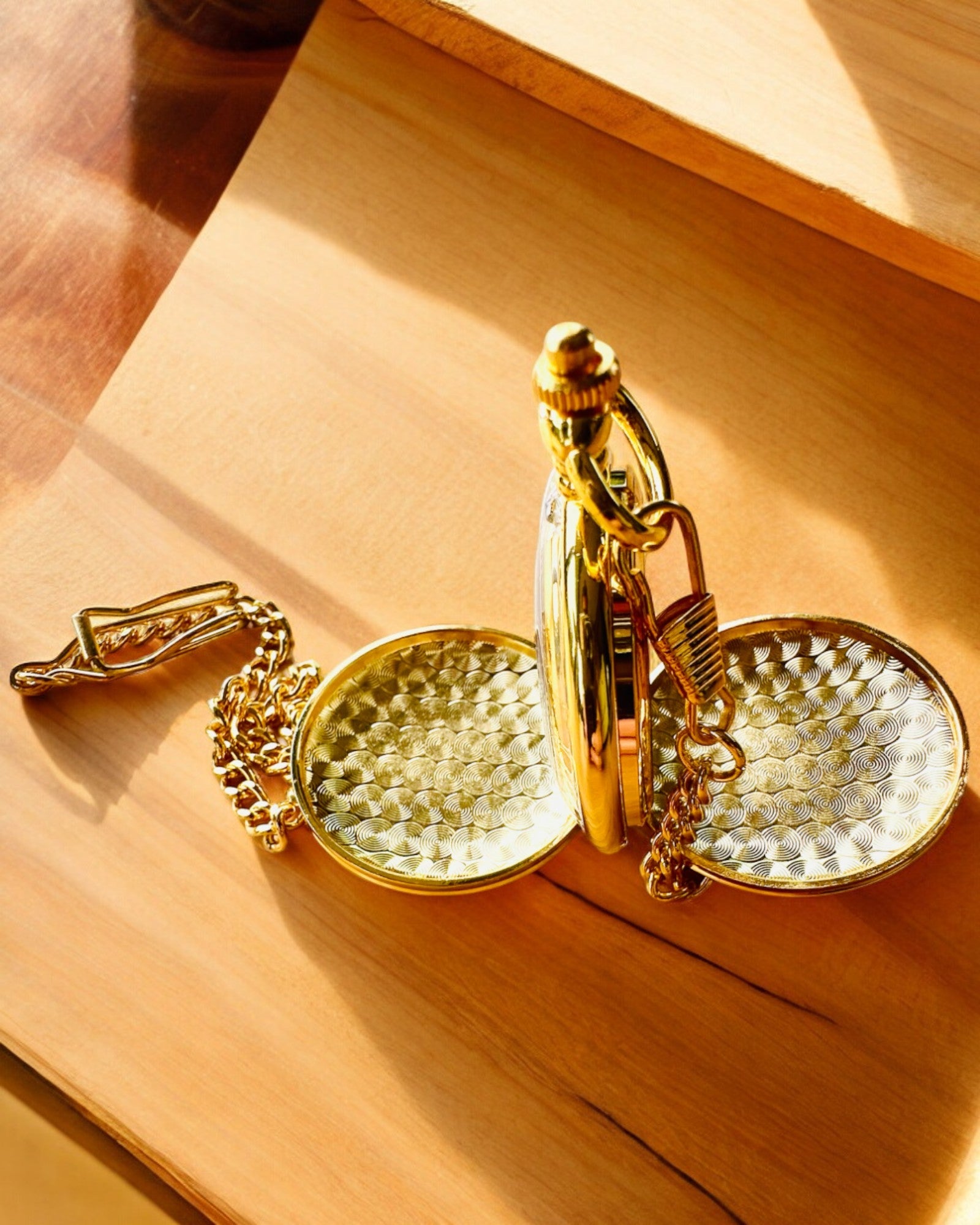 Grand Elegance Kézi Zsebóra Dupla Fedéllel, Arany Színű, Gravírozással Ajándékba