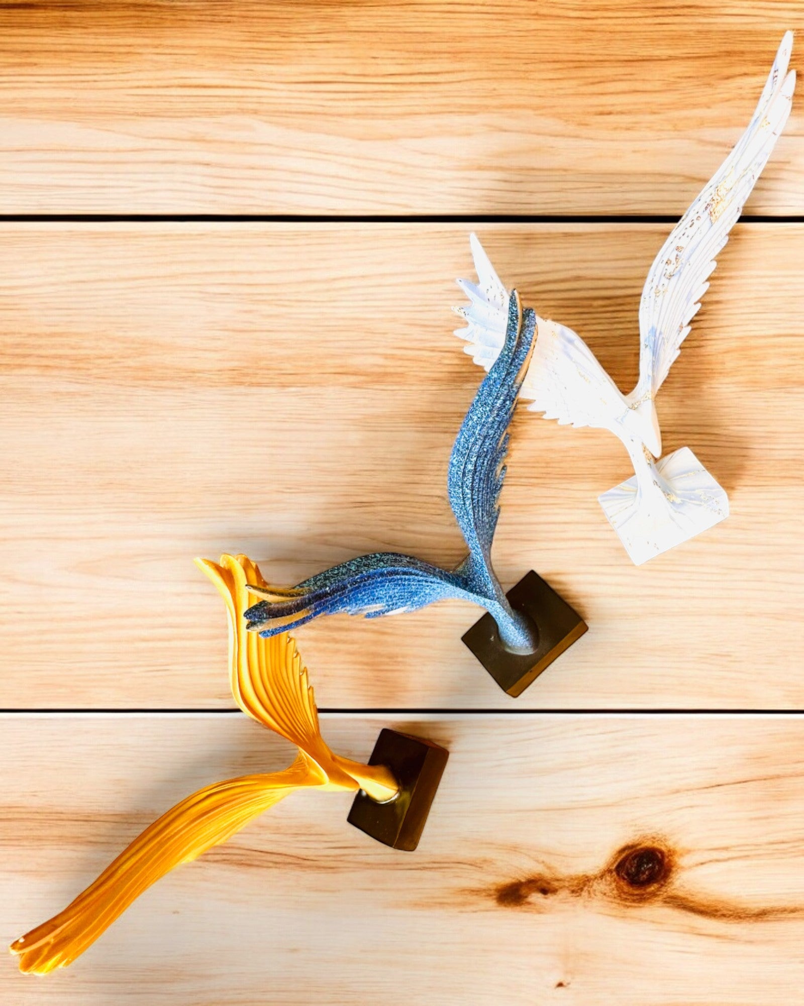 Elegáns Angyalszárny Szobor 33 cm magas – "Szárnyas Őrzők", személyre szabható gravírozással ajándékba, személyre szabás, 3 színváltozat