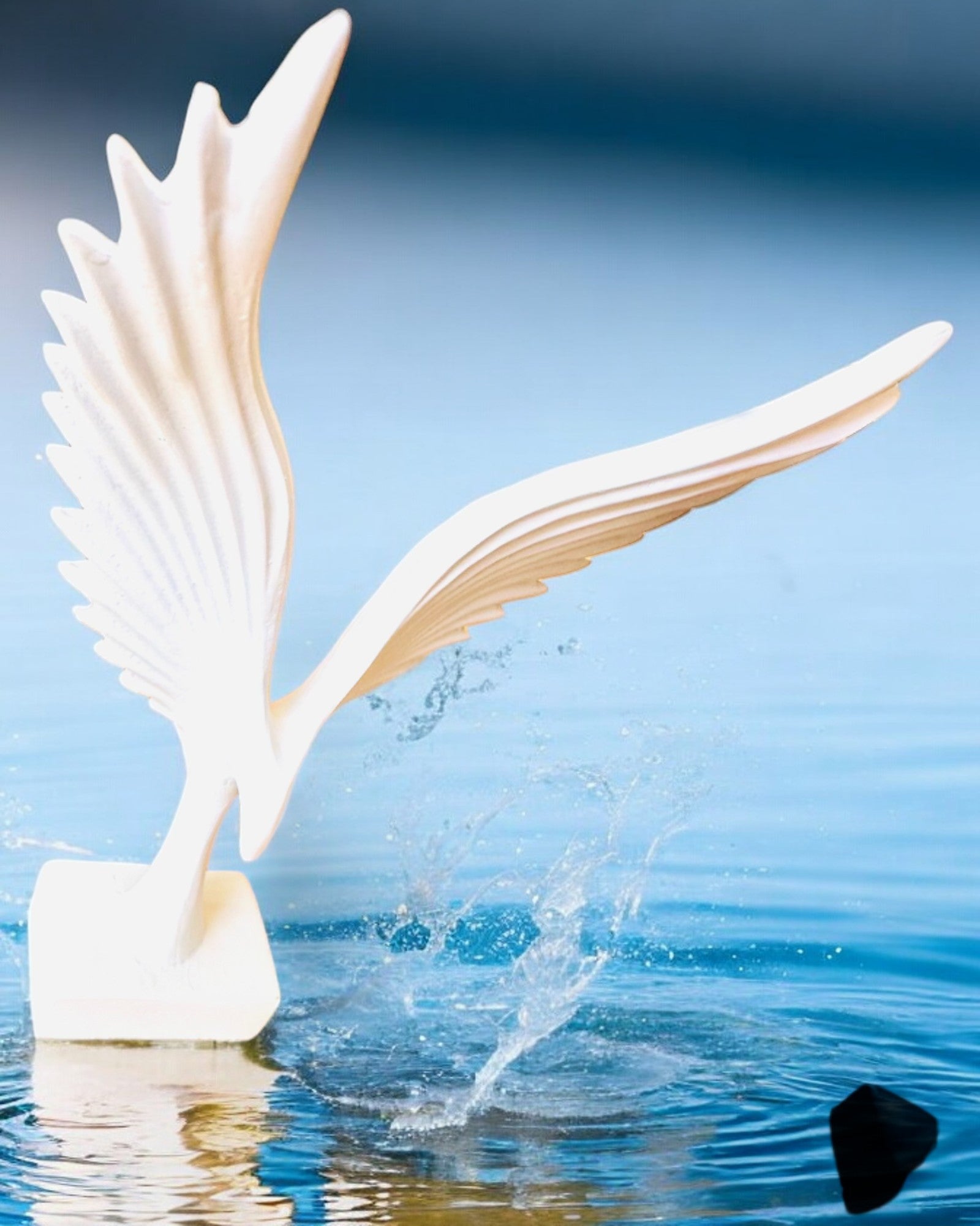 Elegáns Angyalszárny Szobor 15 cm magasság – "Szárnyas Őrzők", gravírozással személyre szabható ajándék, testreszabás, 2 színváltozat