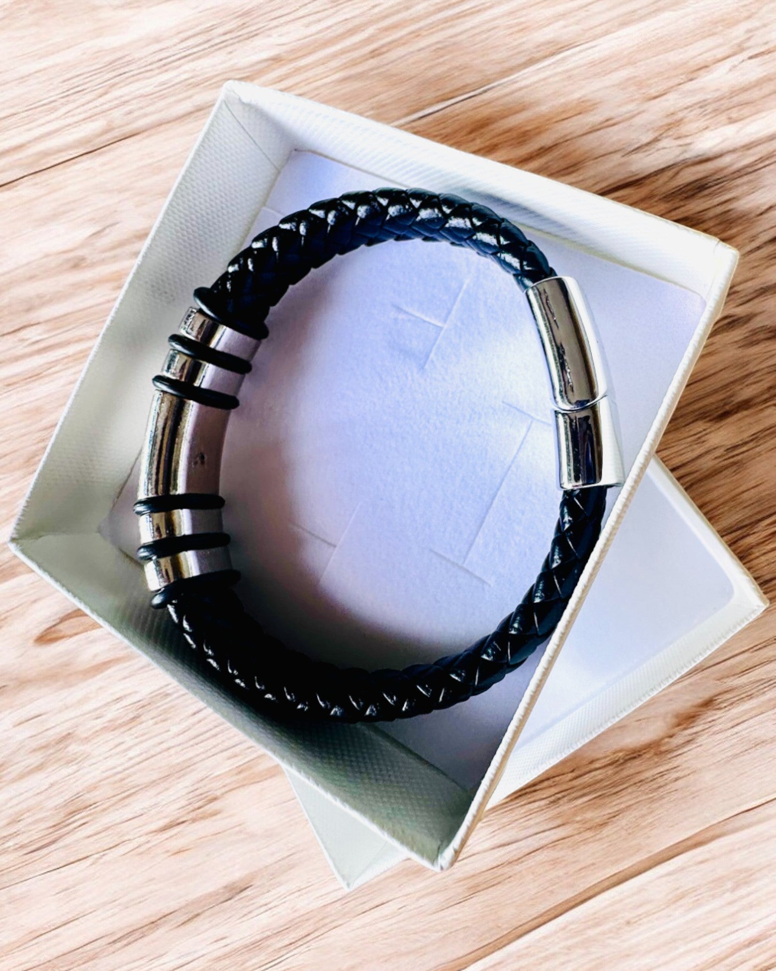 Egyedi Gravírozású, Mágneses Kapoccsal Ellátott Divatos Hip Hop Karkötő Férfiaknak – Válasszon Stílust Ezüst vagy Arany Díszítéssel, 22 cm PU Bőr