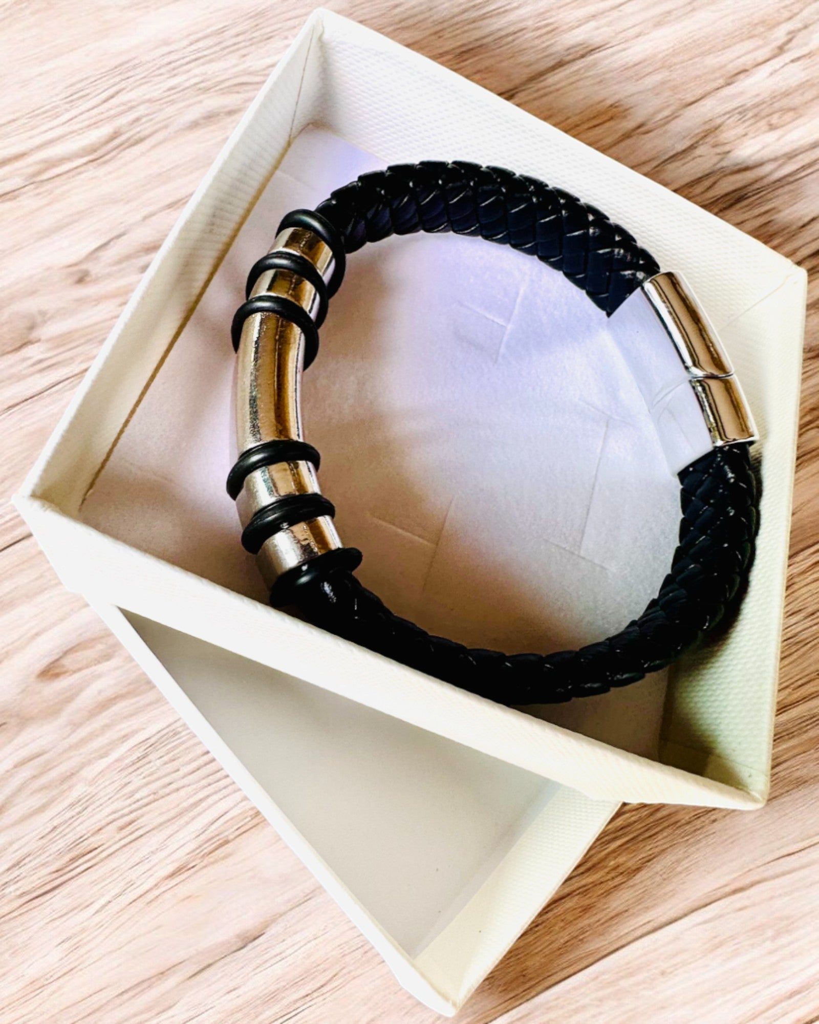 Egyedi Gravírozású, Mágneses Kapoccsal Ellátott Divatos Hip Hop Karkötő Férfiaknak – Válasszon Stílust Ezüst vagy Arany Díszítéssel, 22 cm PU Bőr