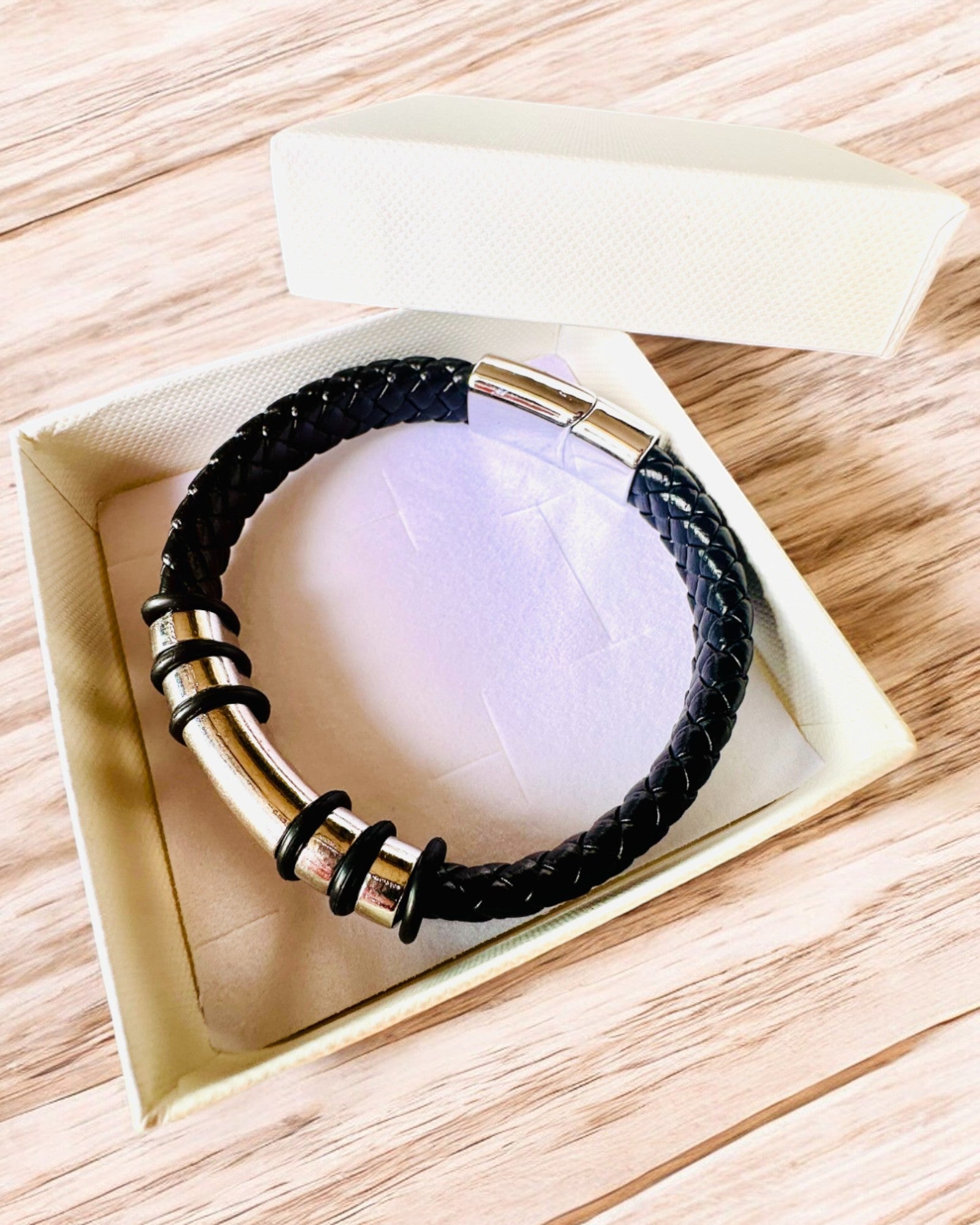 Egyedi Gravírozású, Mágneses Kapoccsal Ellátott Divatos Hip Hop Karkötő Férfiaknak – Válasszon Stílust Ezüst vagy Arany Díszítéssel, 22 cm PU Bőr