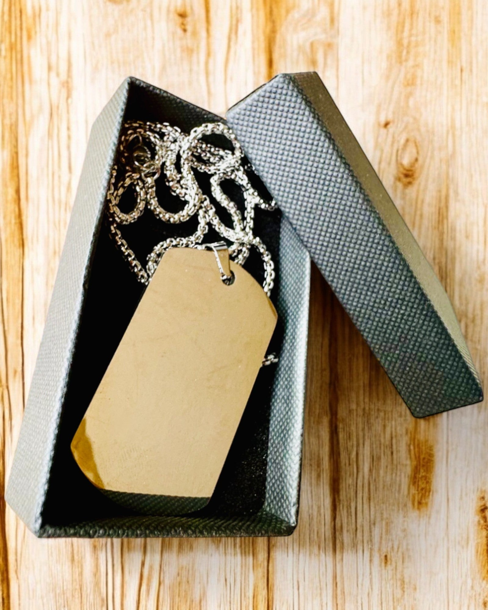 "Három Stílus Árnyalata" Dog Tag Nyaklánc - Katonai Azonosító - Elegáns Medál Rozsdamentes Acélból Gravírozási Lehetőséggel