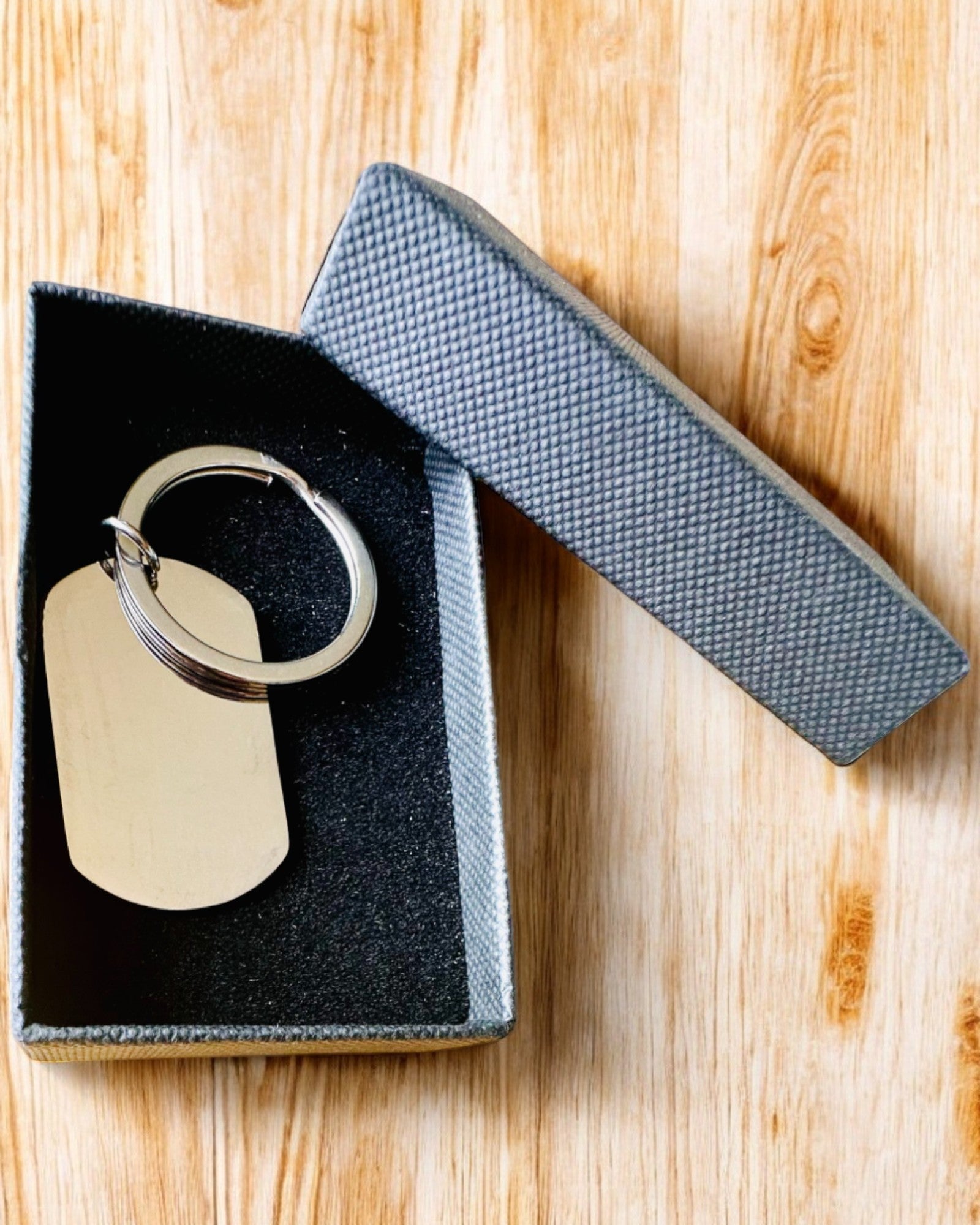 Rozsdamentes Acél Katonai ID "Dog Tag" – Személyre Szabott Gravírozás