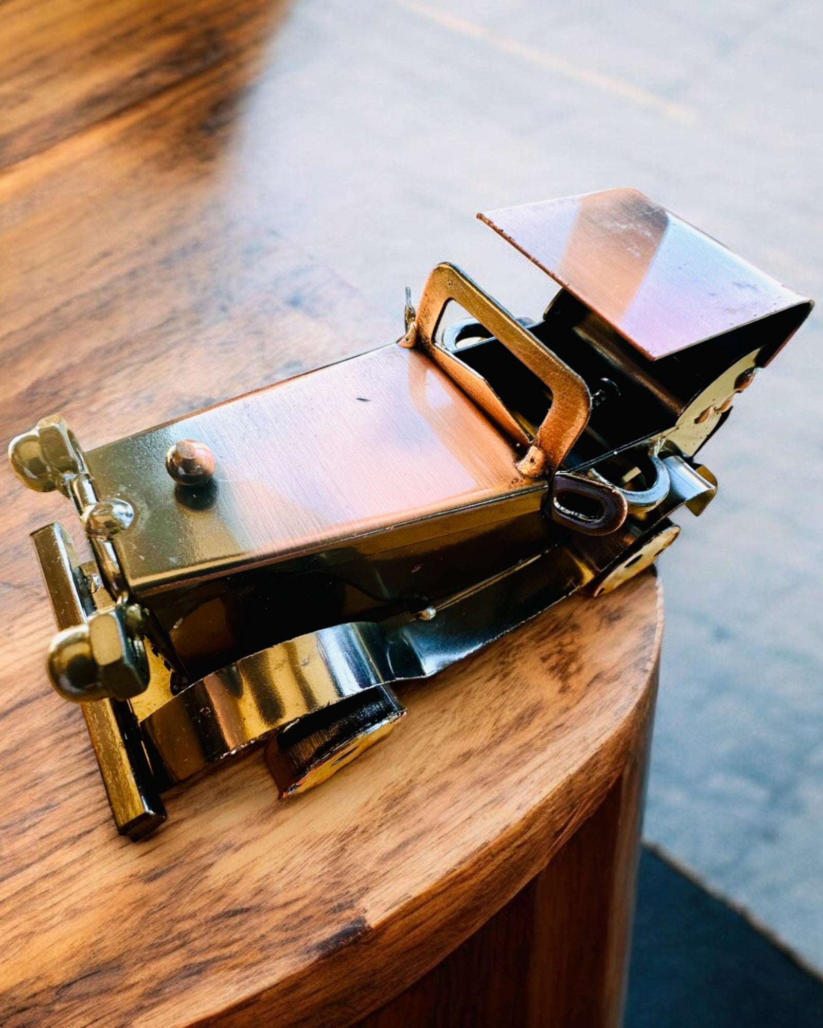 Retro klasszikus autó, vasból készült - "Vintage Drive" kollekció, autómodell, személyre szabható gravírozással ajándékba