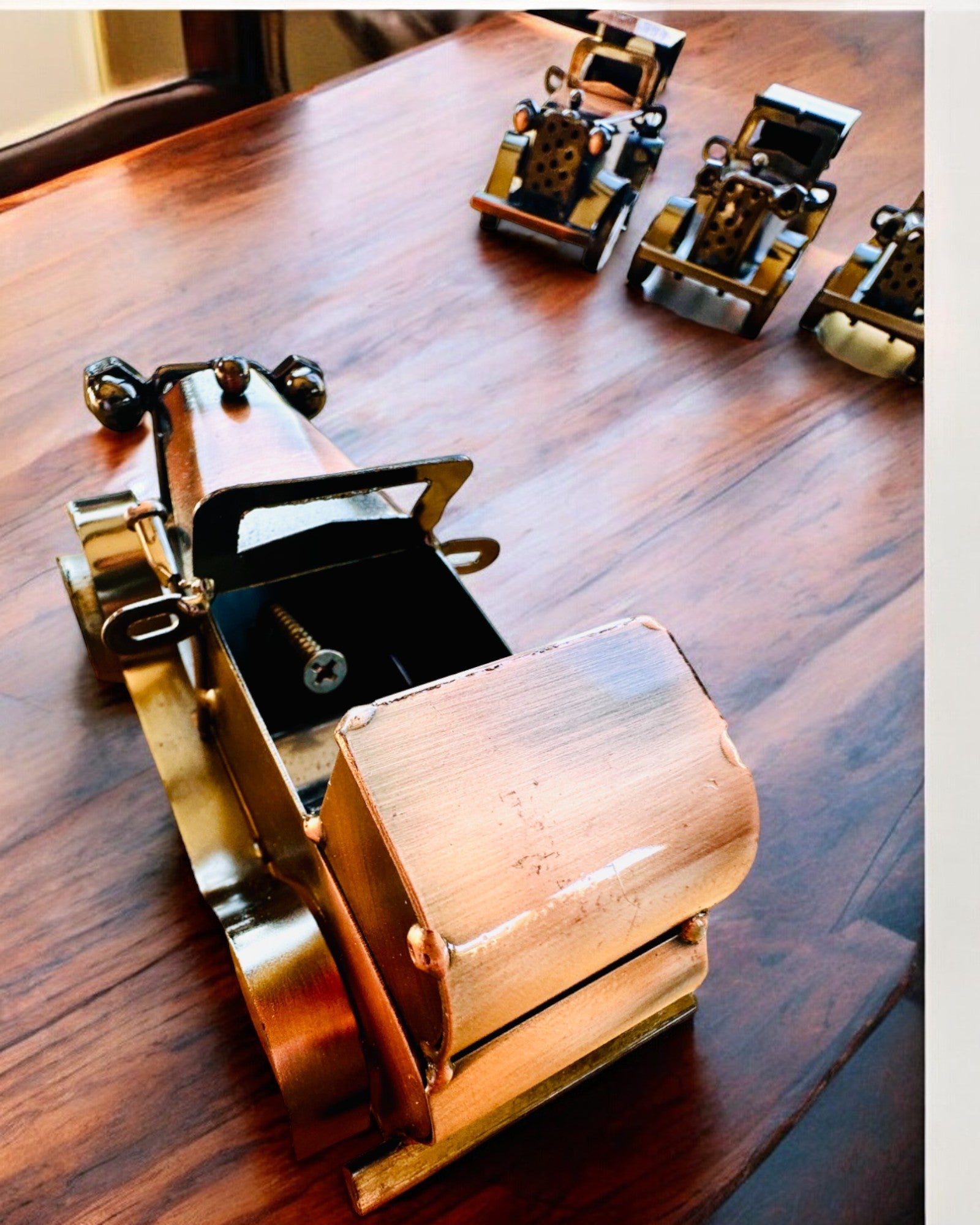 Retro klasszikus autó, vasból készült - "Vintage Drive" kollekció, autómodell, személyre szabható gravírozással ajándékba