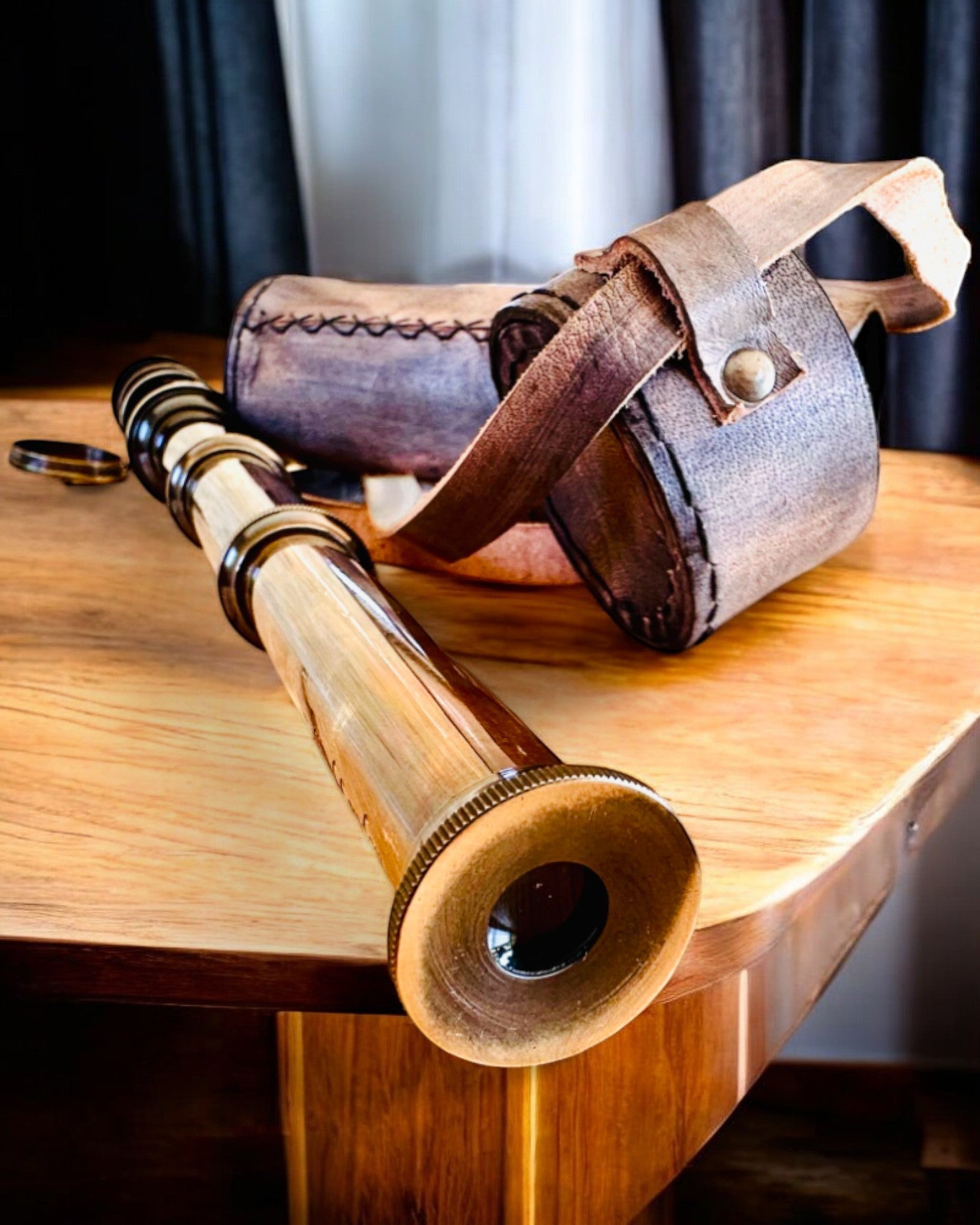 "Voyager" Prémium Távcső Gravírozott Távcsővel és Valódi Bőr Tokkal, személyre szabható gravírozással ajándékba