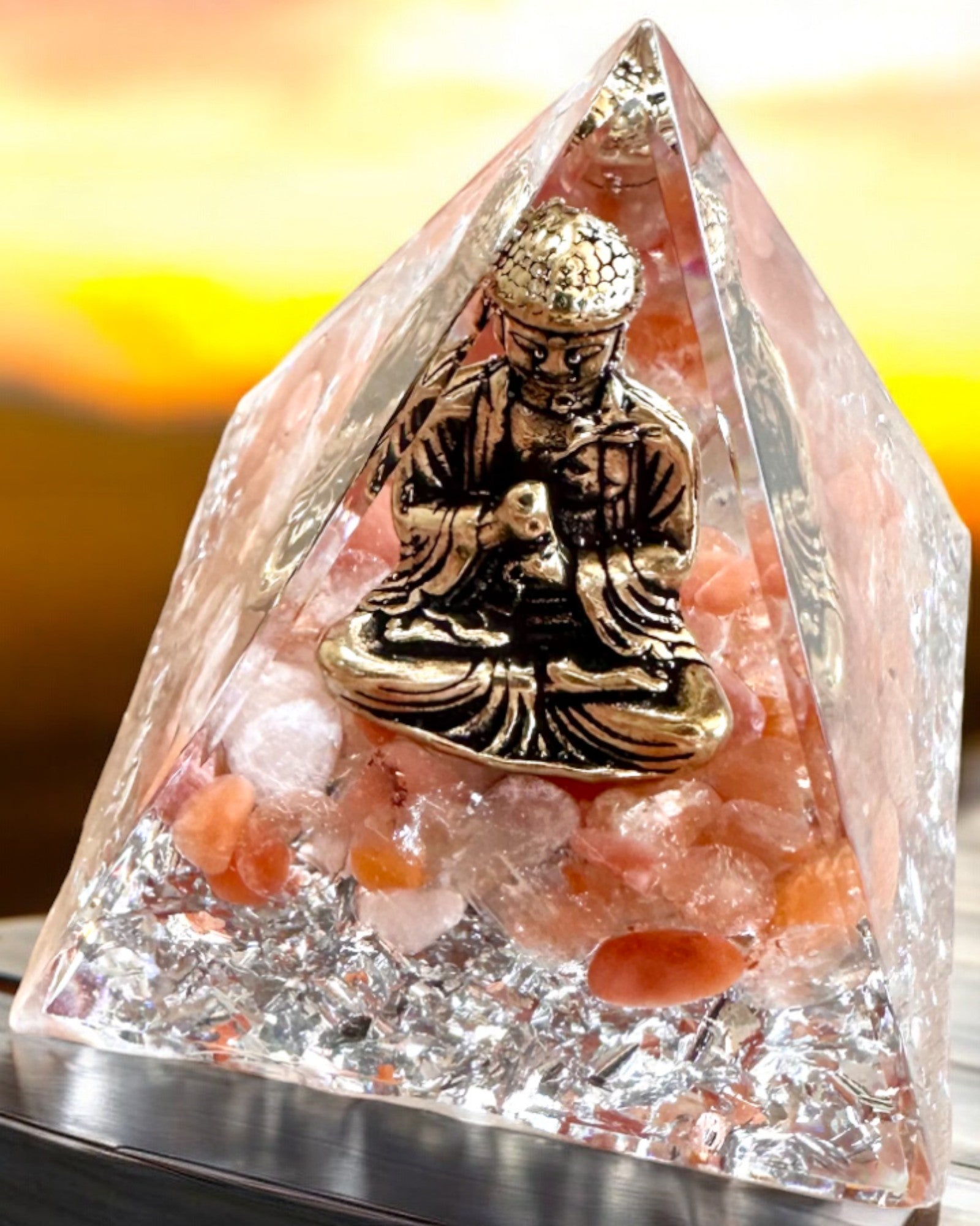 "Meditációs Nyugalom" Energetikai Piramis Drágakövekkel