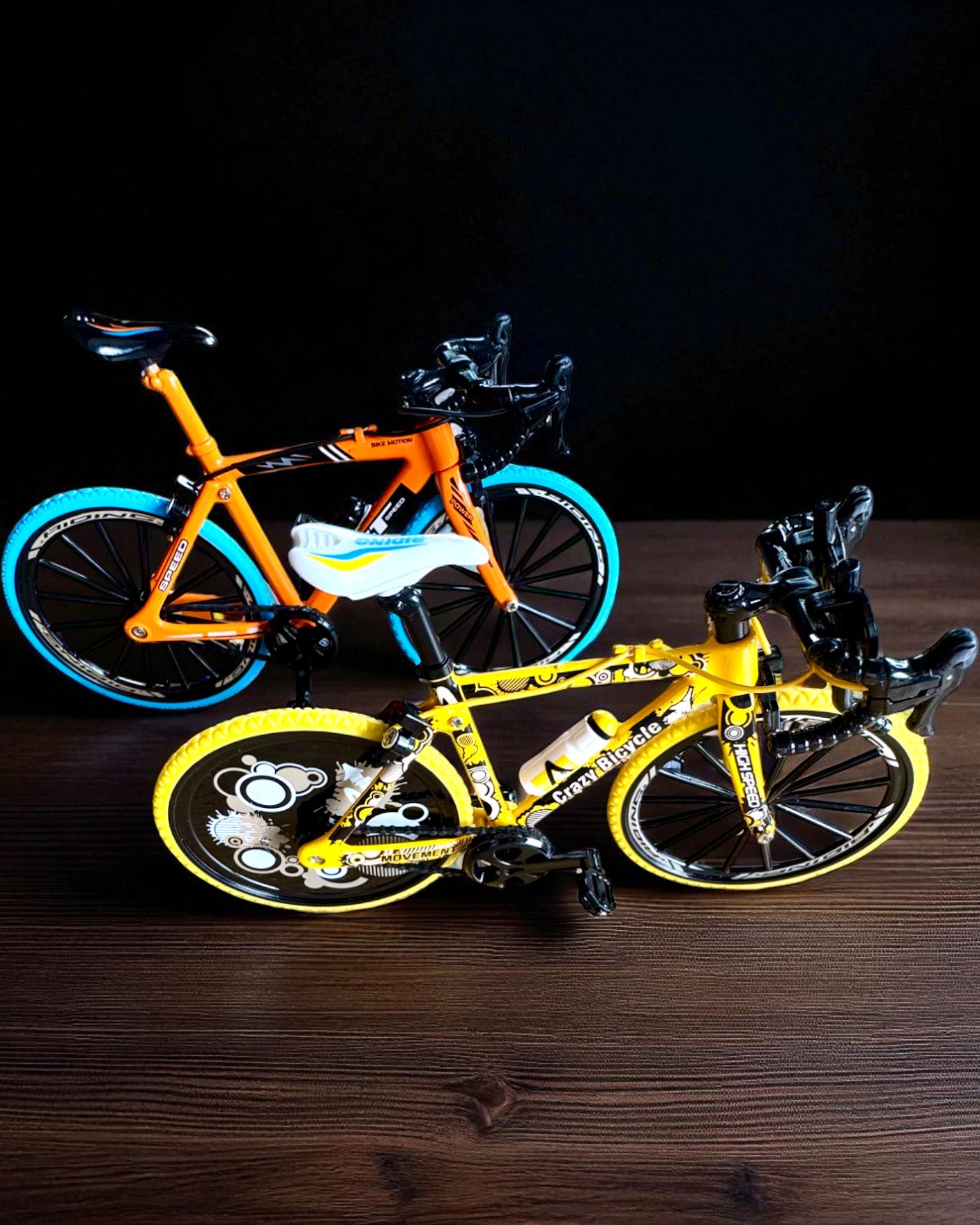 Miniatűr fém modell kerékpár gyűjtőknek "Speed Rider 1.2" – személyre szabás gravírozással ajándékba, 2 színváltozatban