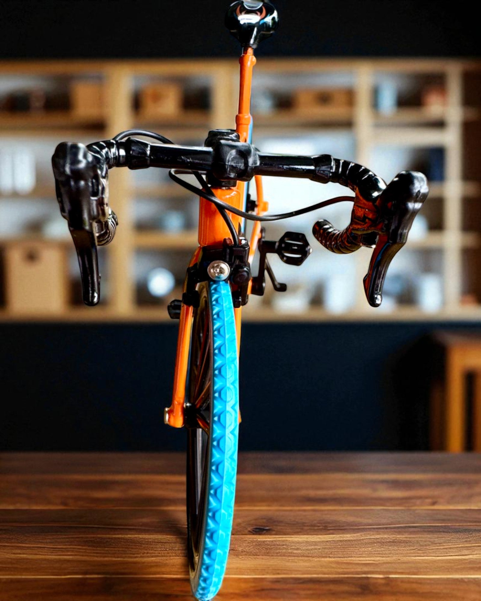Miniatűr fém modell kerékpár gyűjtőknek "Speed Rider 1.2" – személyre szabás gravírozással ajándékba, 2 színváltozatban