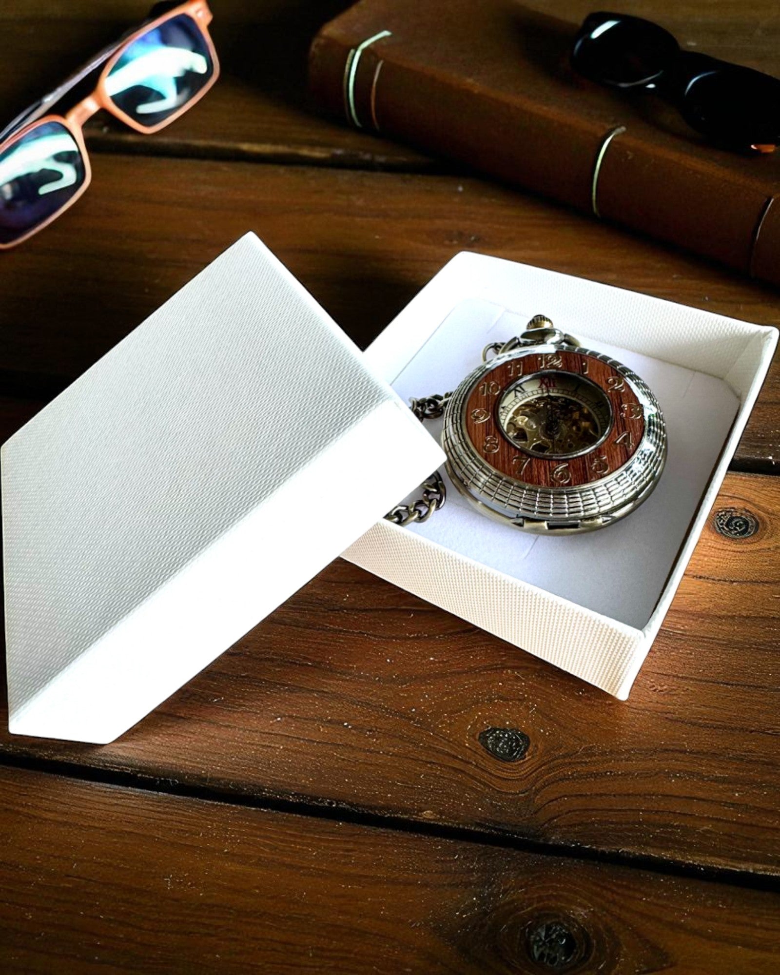 „Veritas Tempus” zsebóra – mechanikus időmérő gravírozási lehetőséggel ajándékba, 2 választható változat
