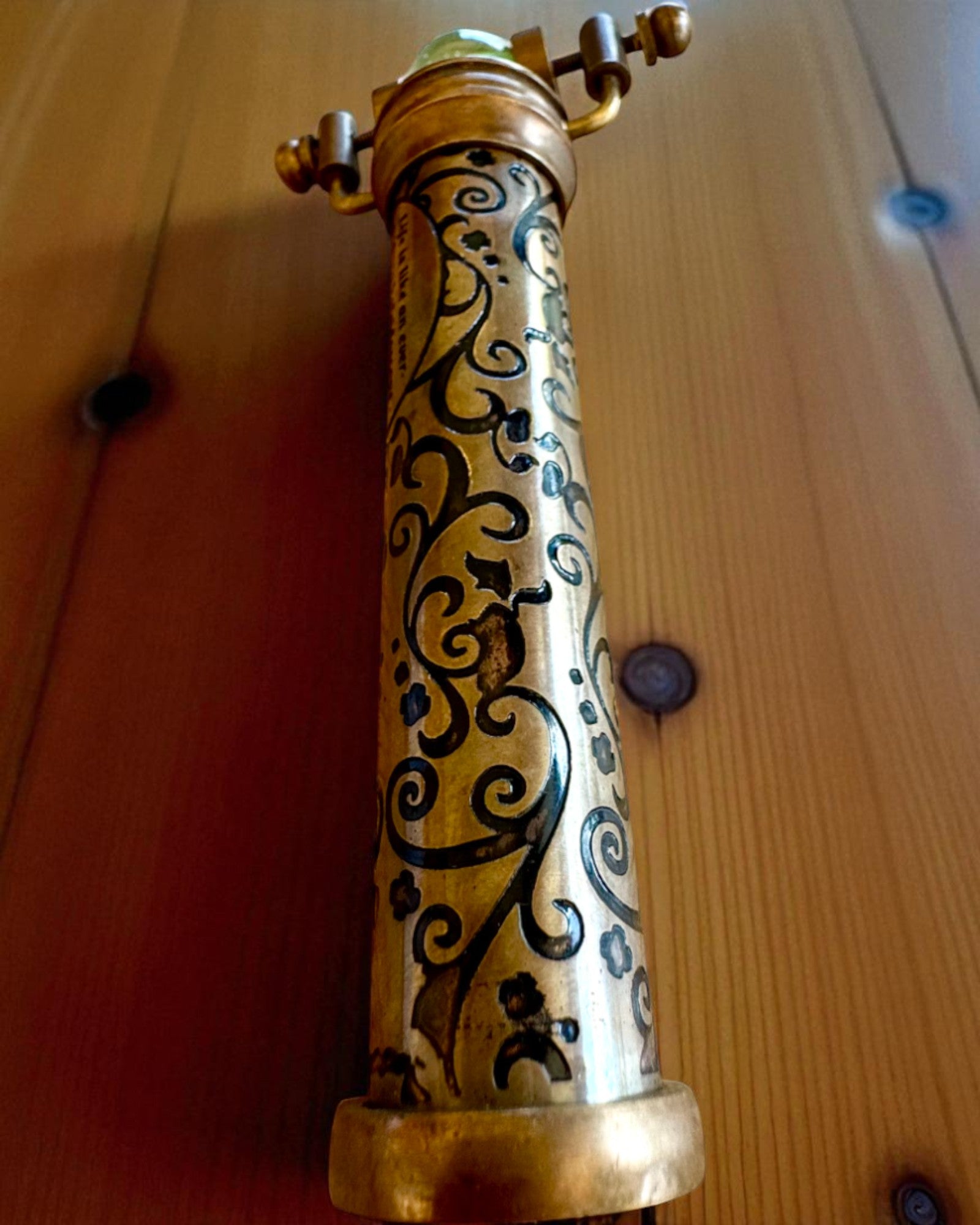 Vintage „Emerald Dreams” kaleidoszkóp, 15 cm – kézzel készített, személyre szabható gravírozással ajándékba