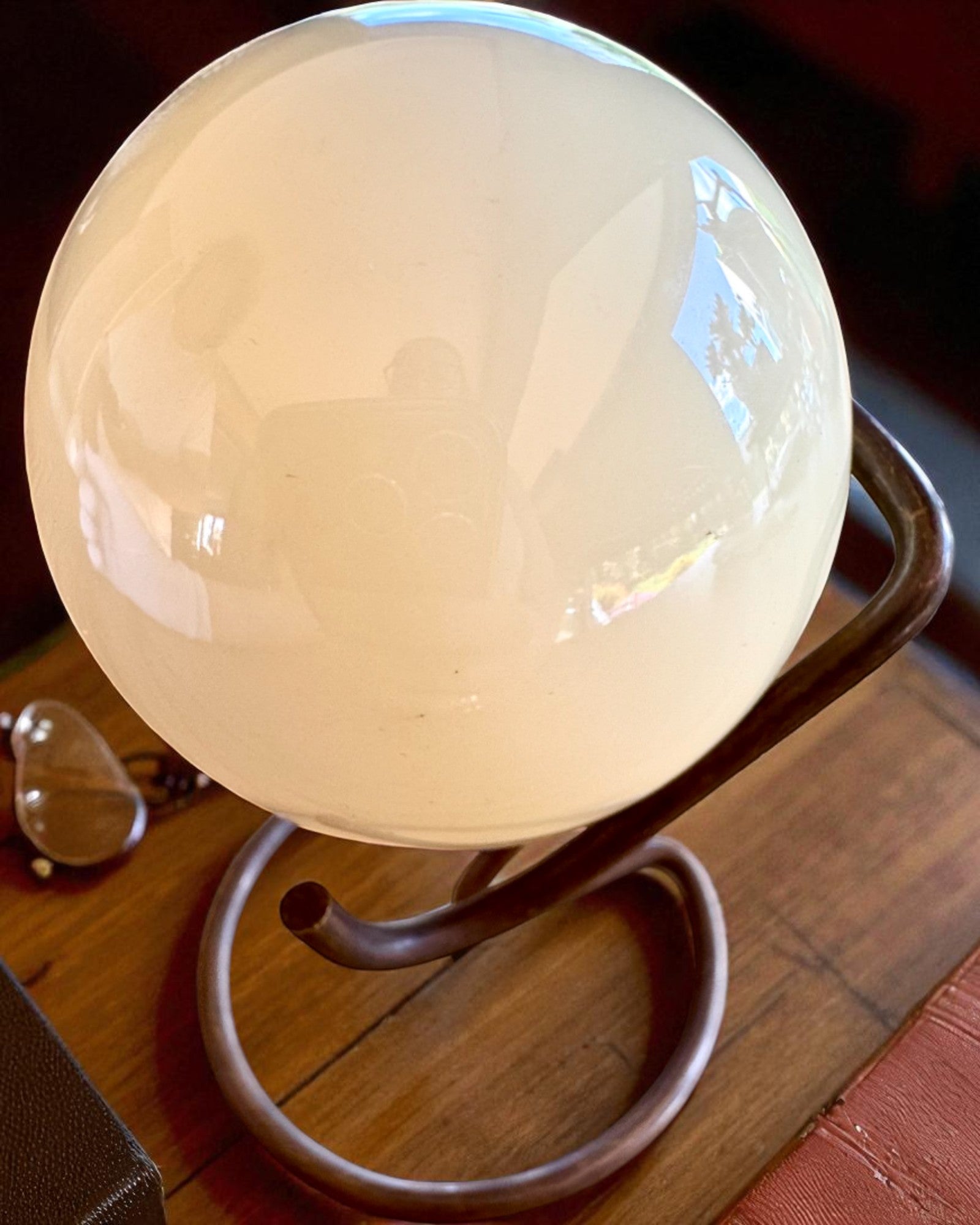 Biliárdgolyó réz talapzaton, személyre szabható gravírozással ajándékba