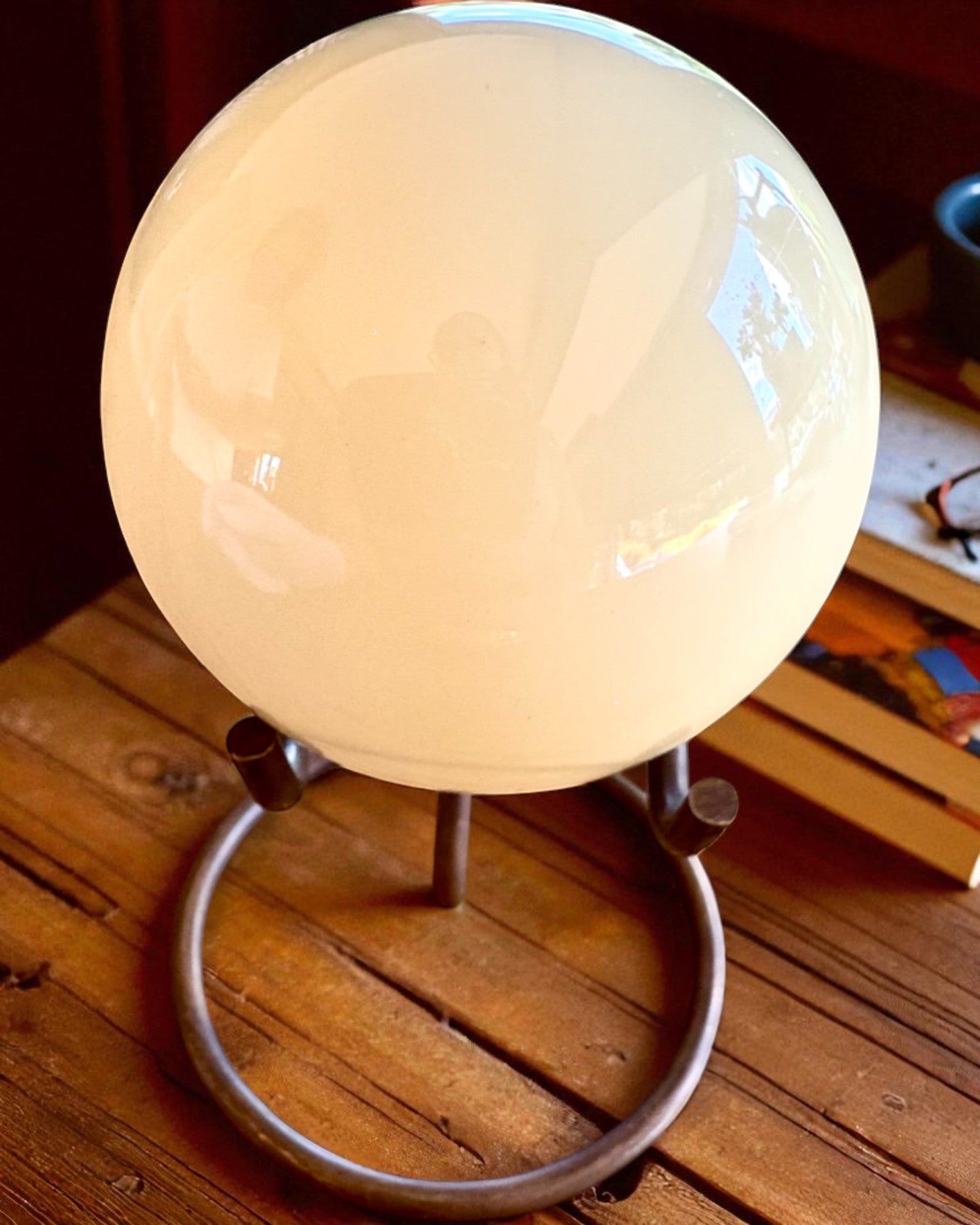 Biliárdgolyó réz talapzaton, személyre szabható gravírozással ajándékba