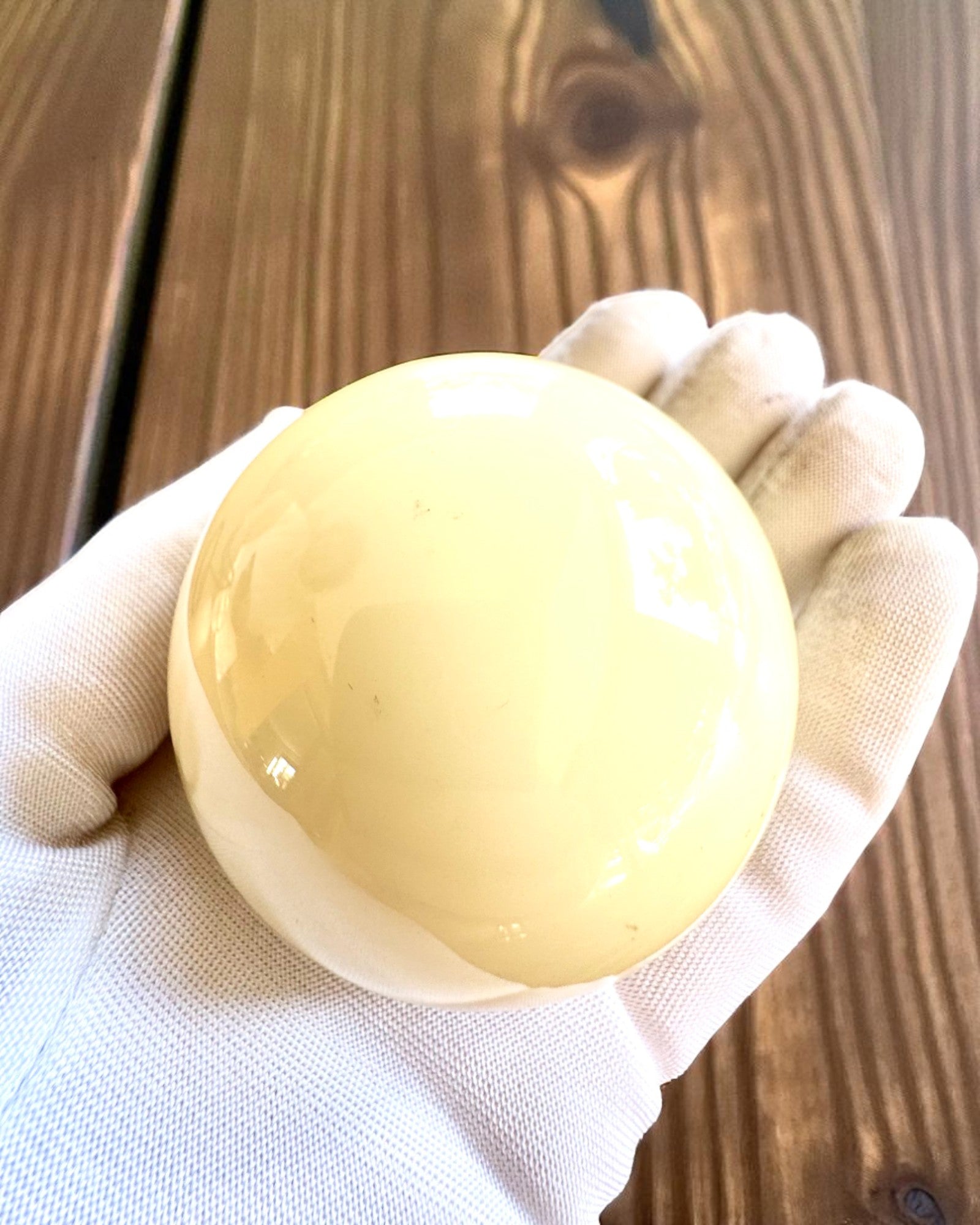 Biliárdgolyó réz talapzaton, személyre szabható gravírozással ajándékba