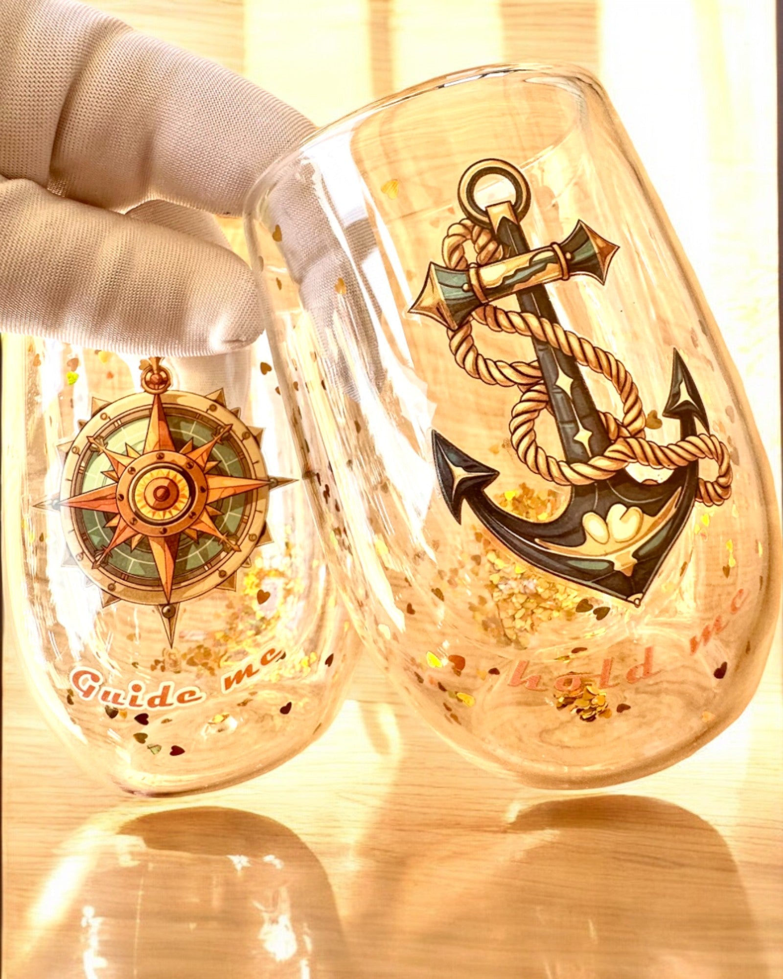 "Nautical Dreams" dupla falú poharak arany pelyhekkel - 2 darabos készlet, 300 ml űrtartalom, gravírozással személyre szabható