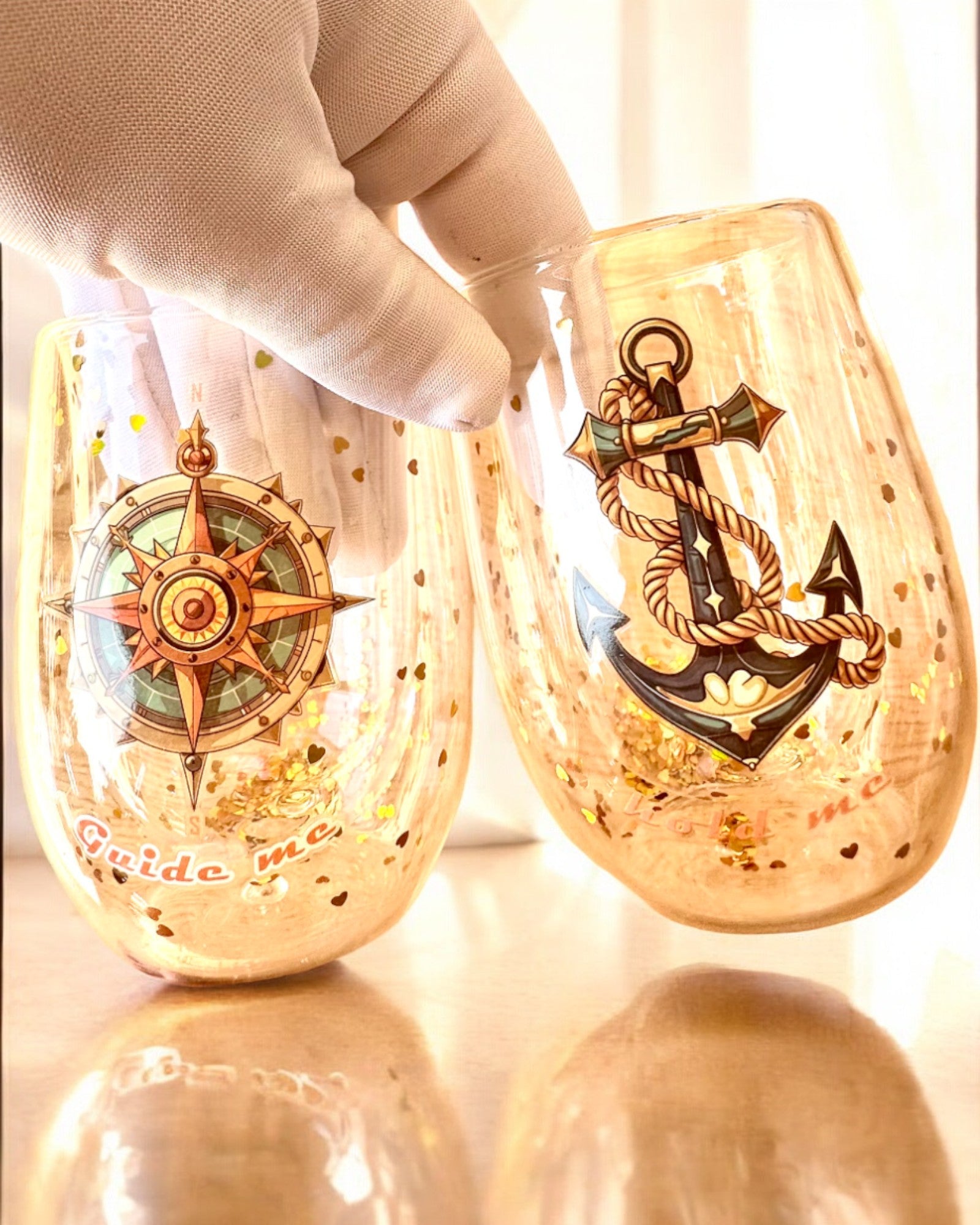 "Nautical Dreams" dupla falú poharak arany pelyhekkel - 2 darabos készlet, 300 ml űrtartalom, gravírozással személyre szabható