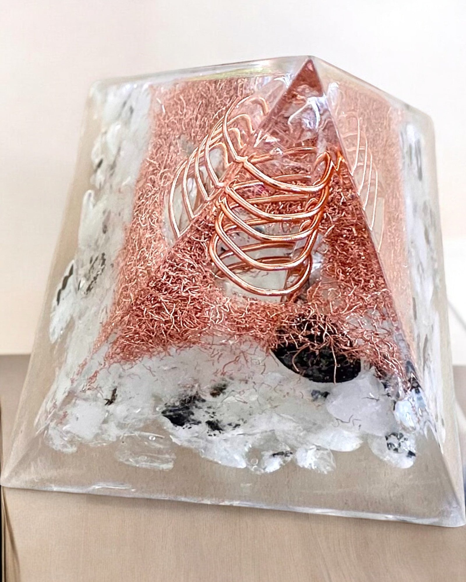 Orgonit "Copper Harmony" energetikai piramis