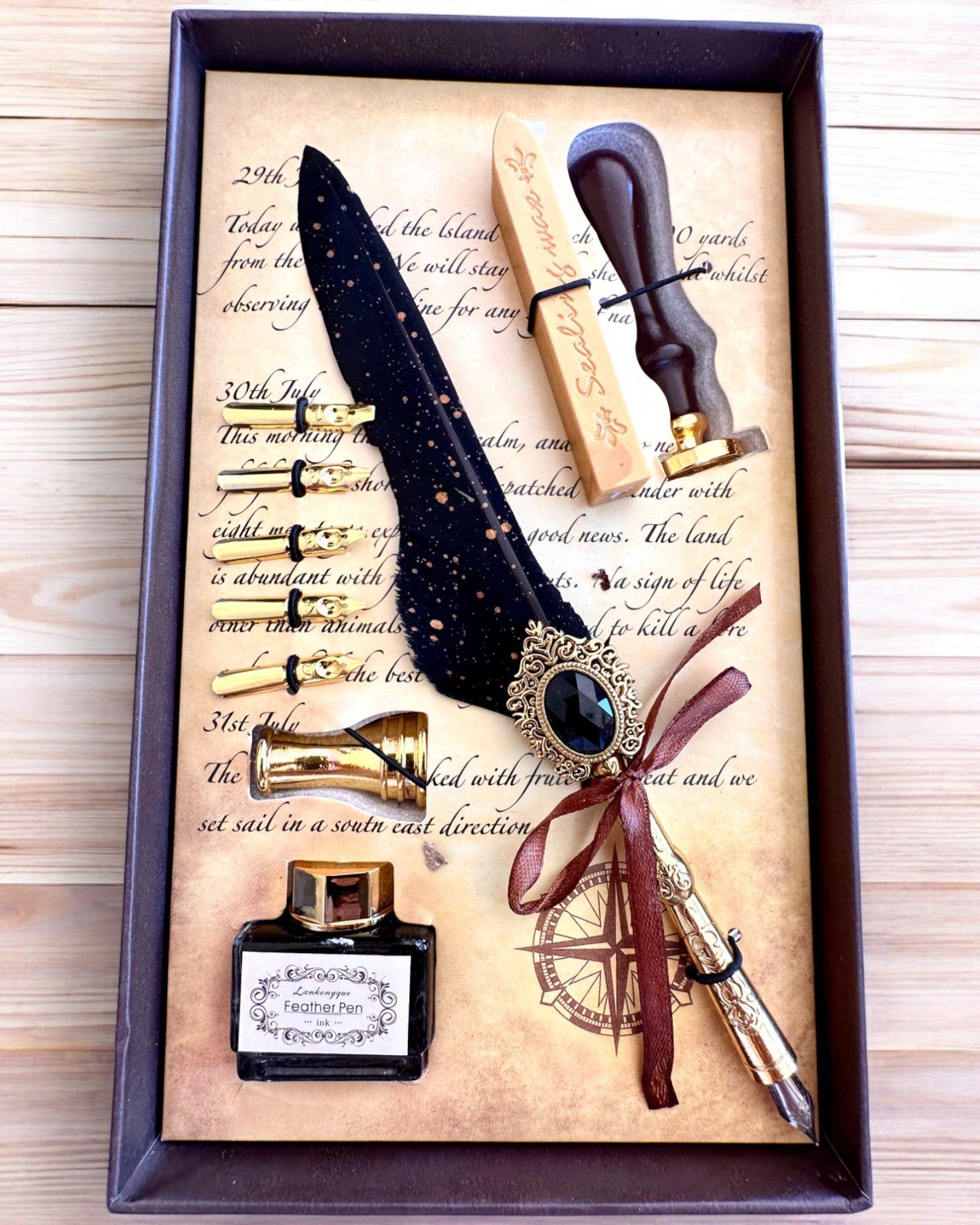 "Elegancia a gyakorlatban" kalligráfia készlet gravírozási lehetőséggel, ajándékba. 2 választható színváltozat.