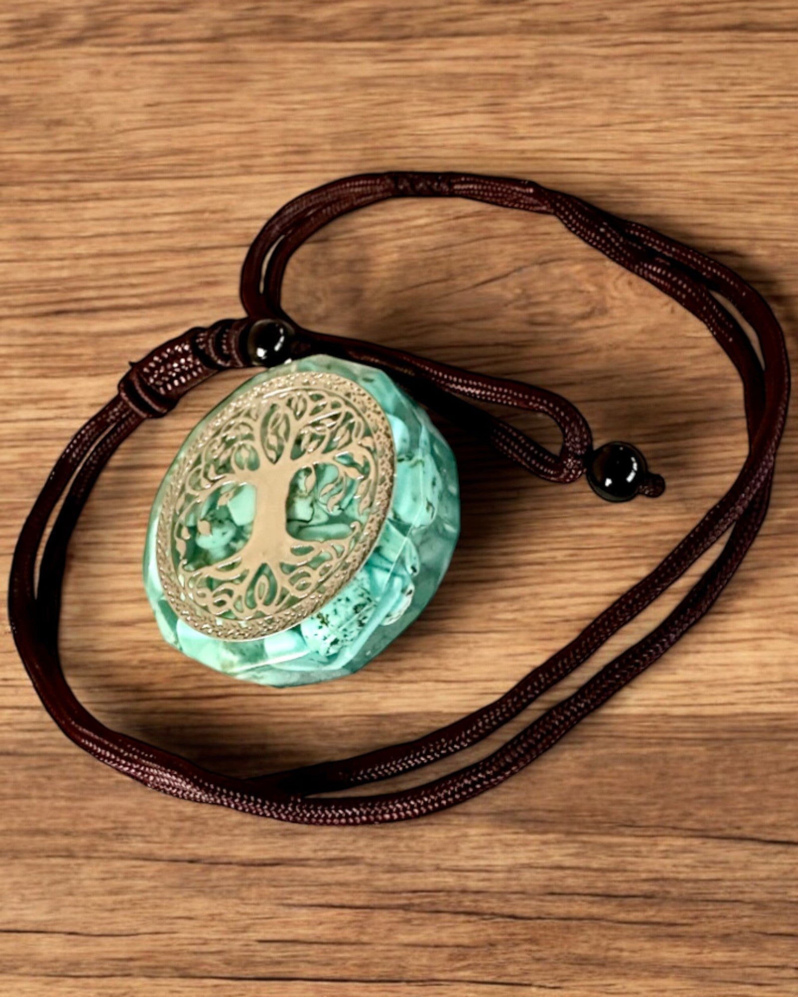 "Életfa" amulett türkizzel – Személyes erőd, nyaklánc ajándékba, személyre szabható gravírozással