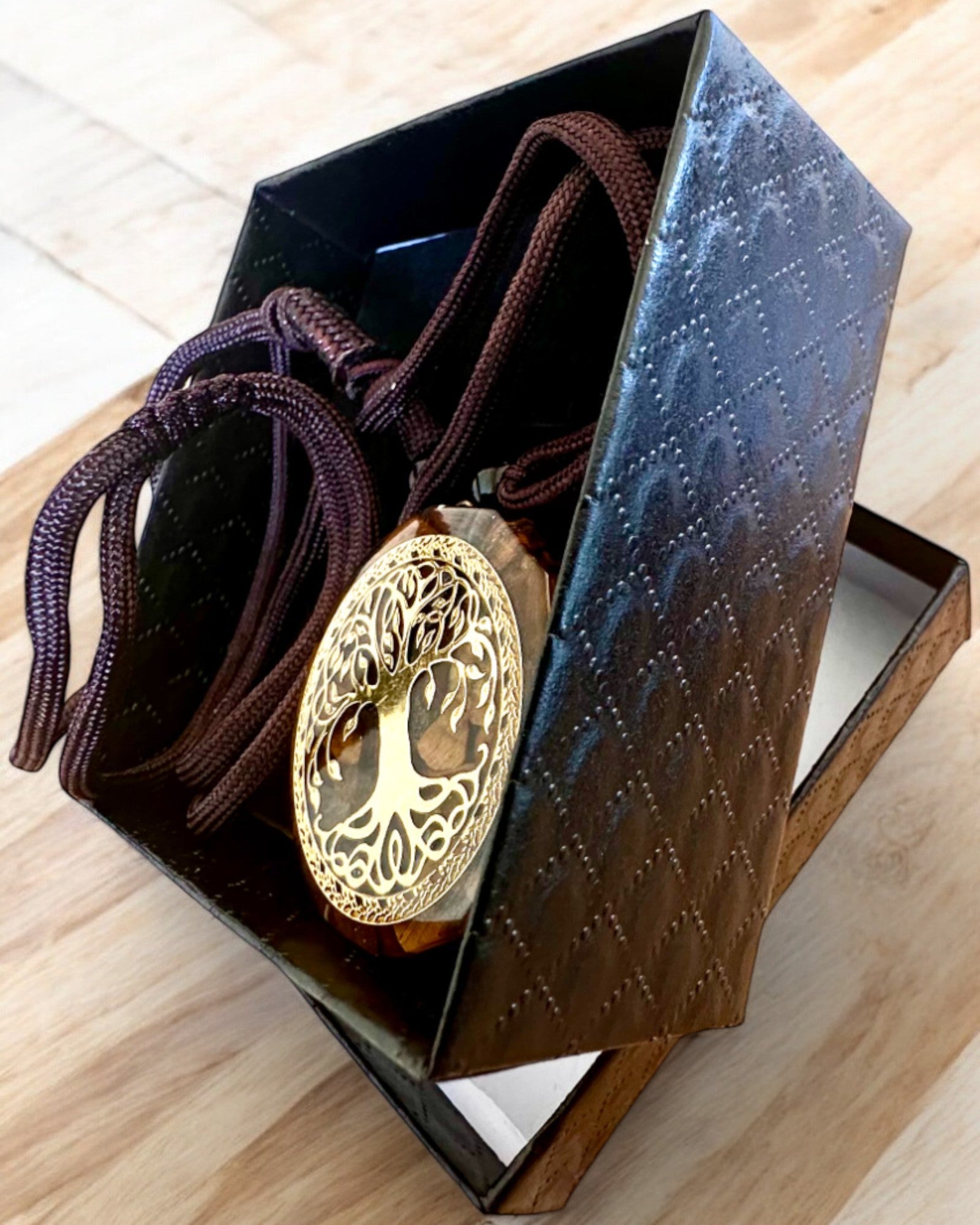 "Életfa" amulett tigrisszemmel, nyaklánc ajándékba személyre szabott gravírozással