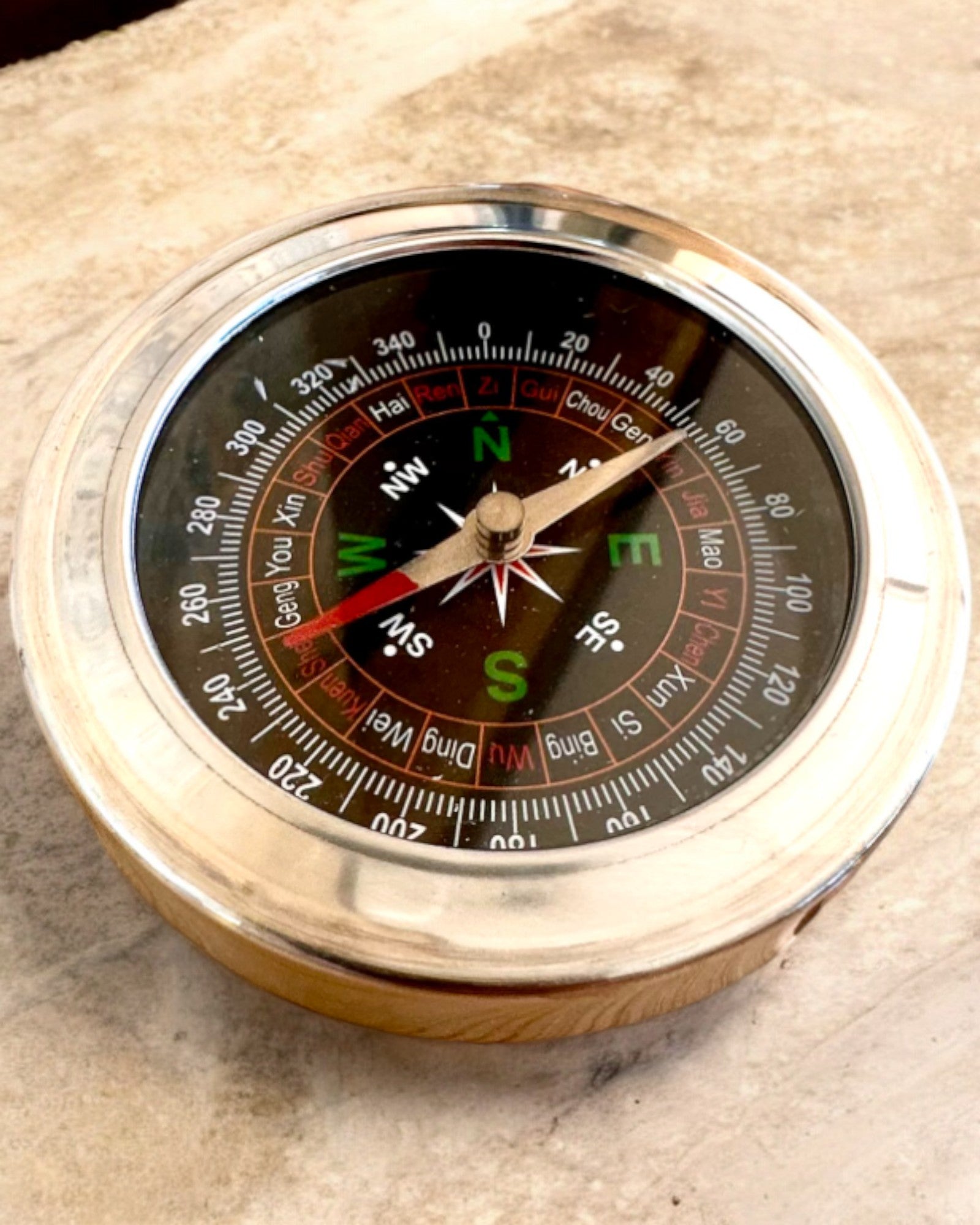 Feng Shui Iránytű – Acél Pontosság, személyre szabott gravírozással ajándékba