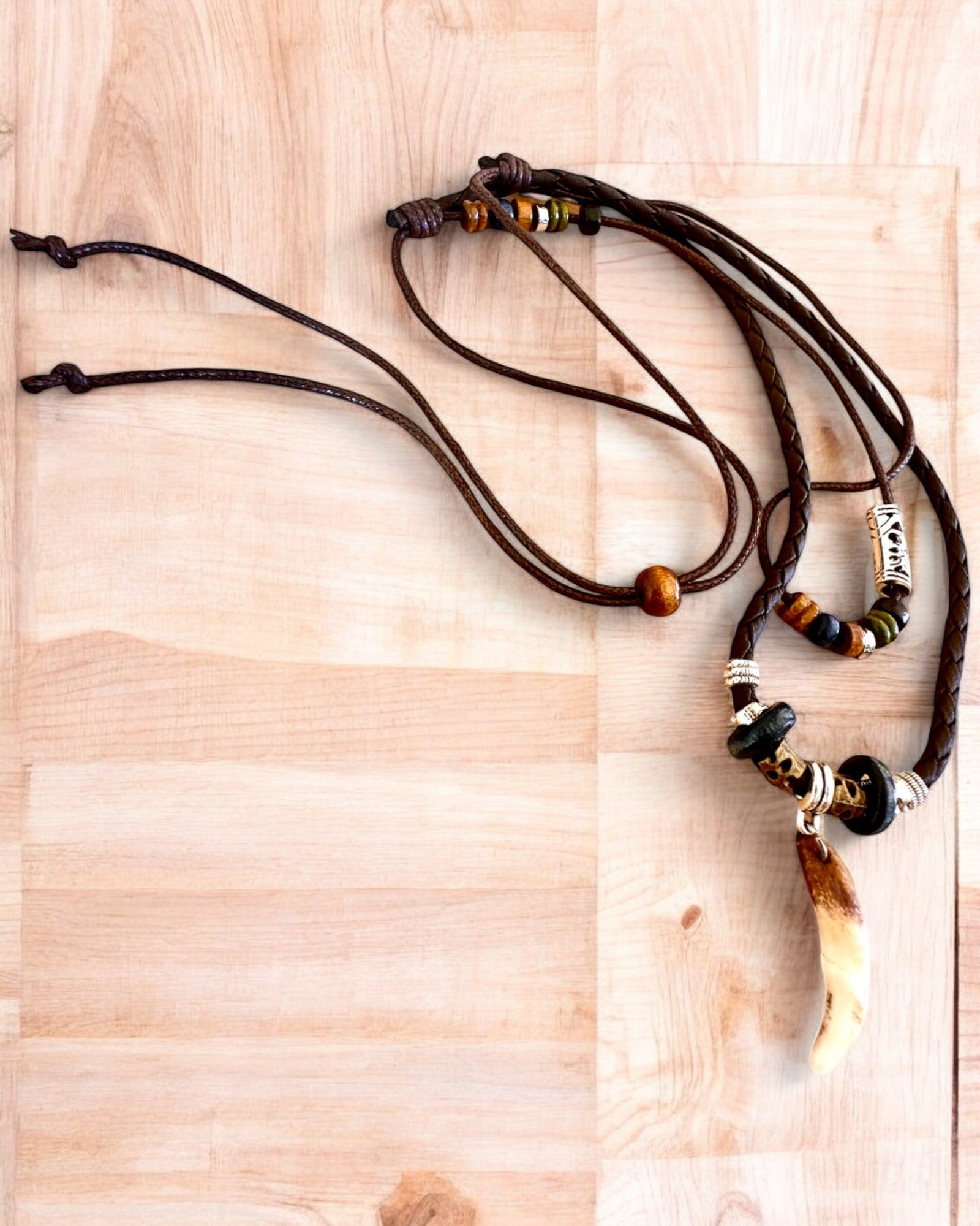 Wilczy Ząb - Erő Nyaklánc - személyre szabható gravírozással ajándékba