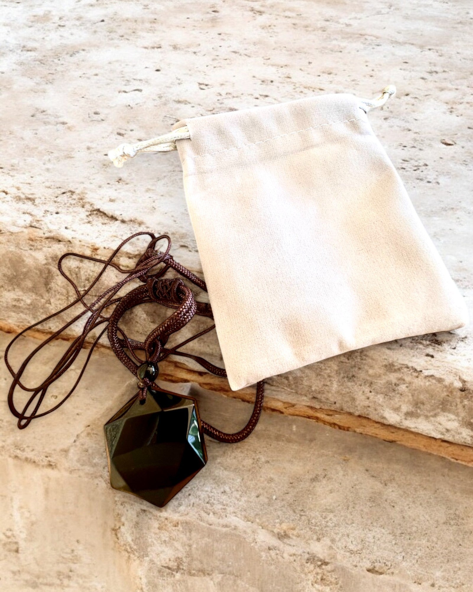 Fekete obszidián "Dávid-csillag" amulett, személyre szabható gravírozással ajándékba