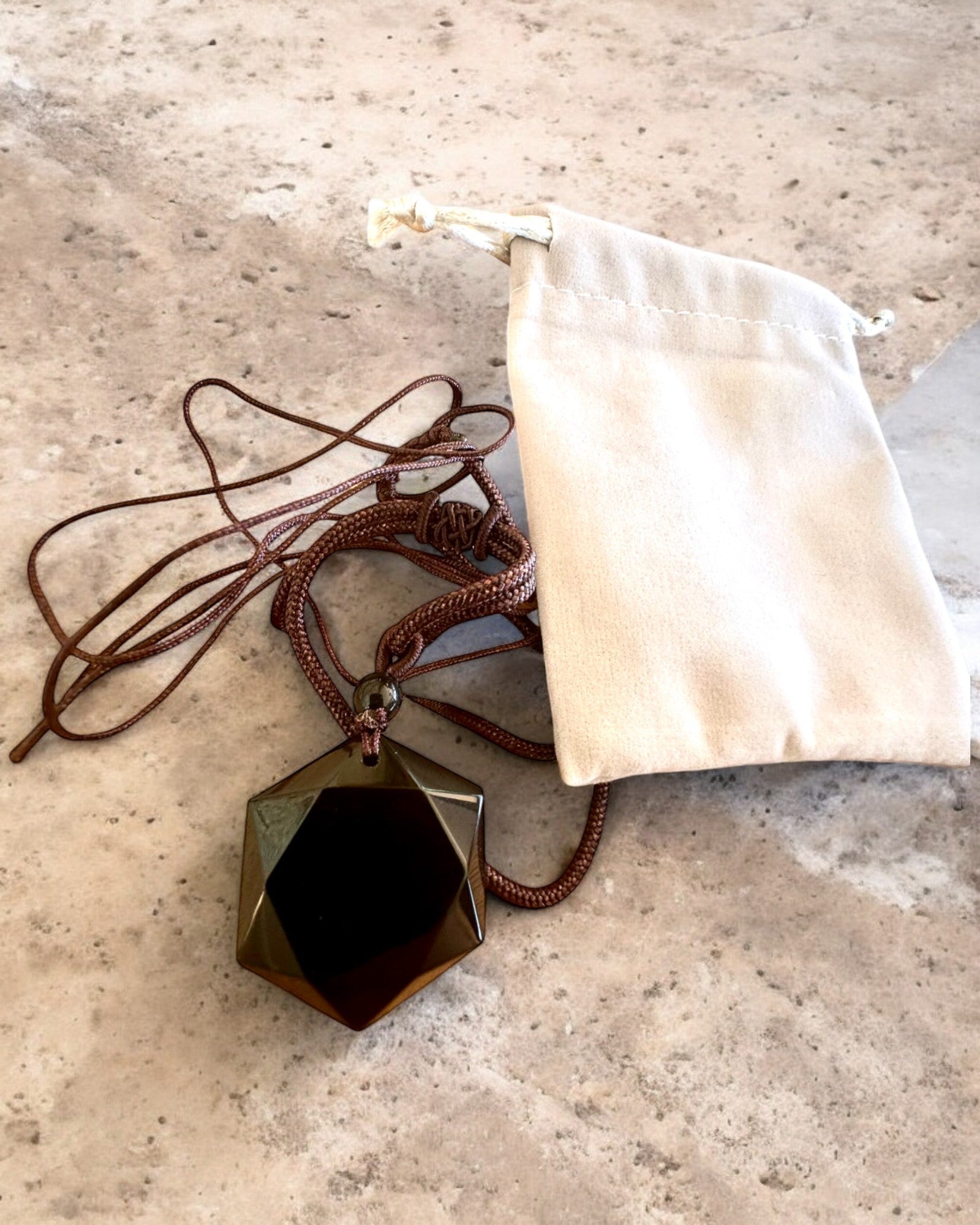 Fekete obszidián "Dávid-csillag" amulett, személyre szabható gravírozással ajándékba