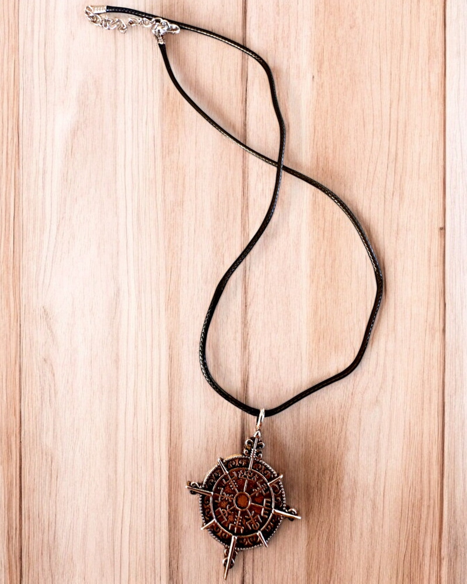 Amulet Wojownik Północy - Kompas Wikinga, możliwość personalizacji grawerem na prezent, 2 warianty do wyboru