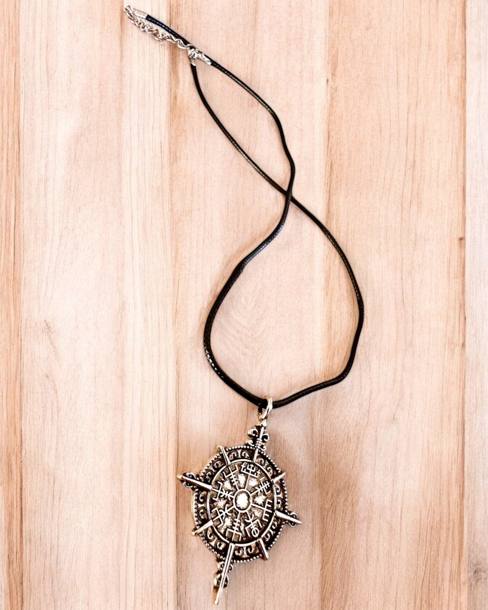 Amulet Wojownik Północy - Kompas Wikinga, możliwość personalizacji grawerem na prezent, 2 warianty do wyboru