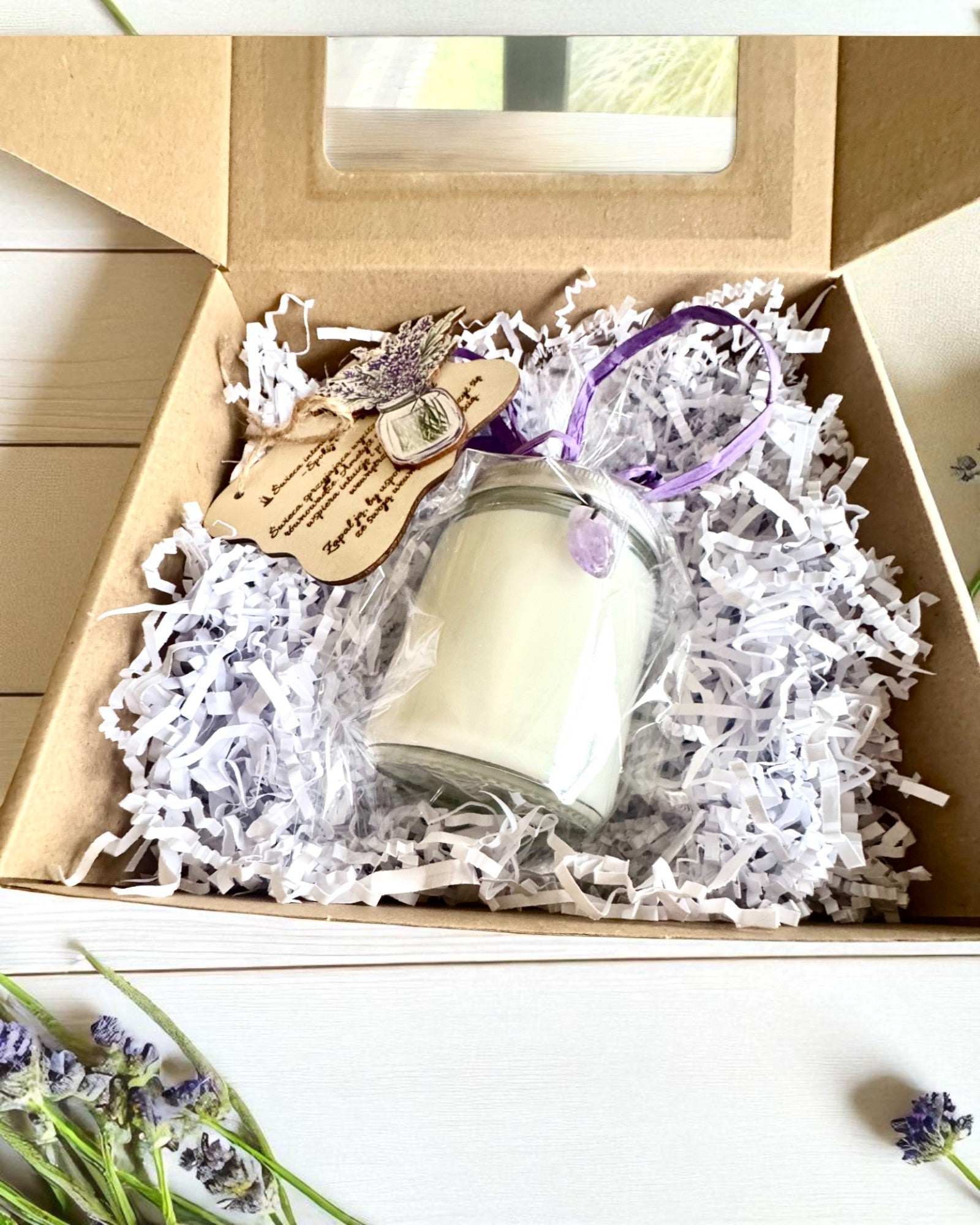 Intenciós szójagyertya ametiszttel – nyugalom, harmónia és tisztulás, 250 ml, személyre szabható ajándéknak