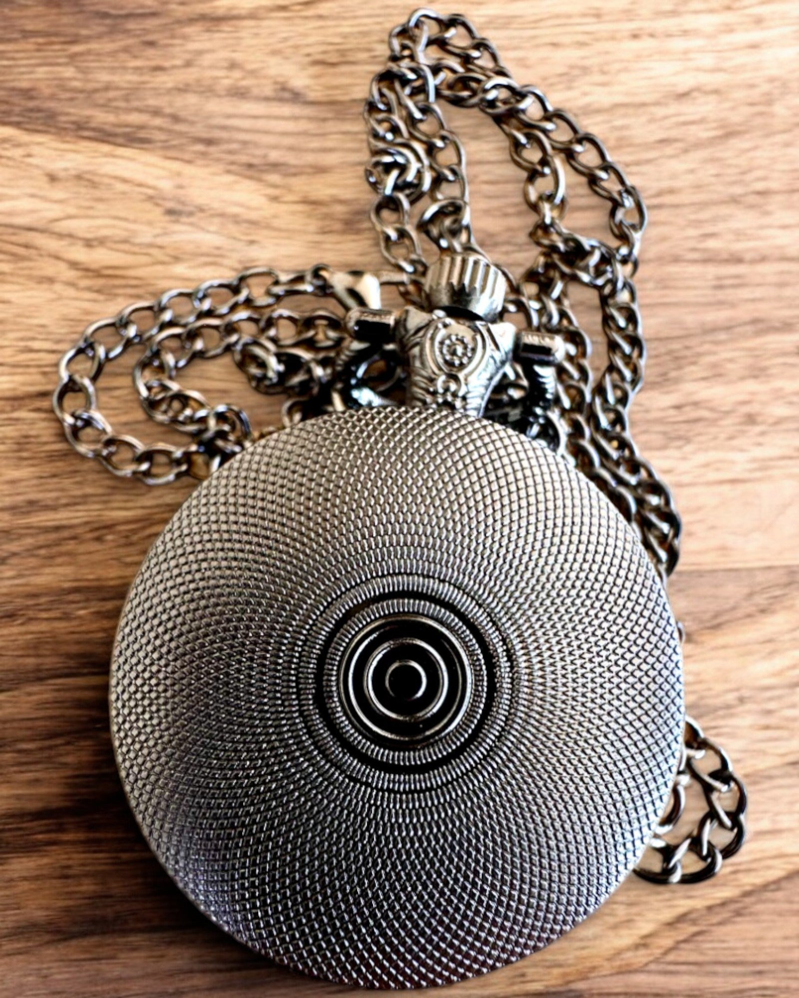 Zsebóra "Rózsa a Sötétségben" - rozsdamentes acél, gravírozási lehetőséggel ajándékba