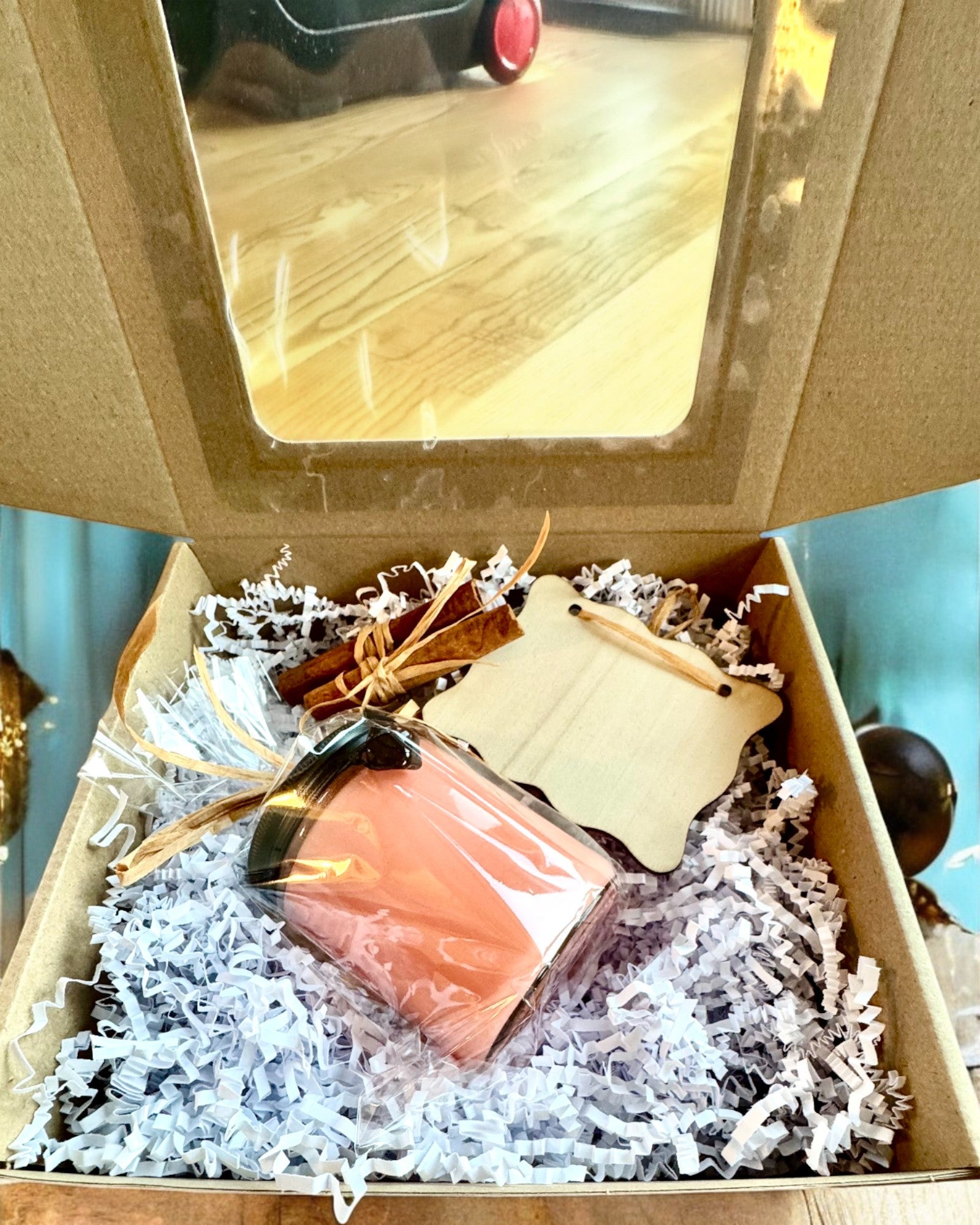 Świeca sojowa intencyjna 250 ml z naturalnym kamieniem – wybierz swoją energię: Cytryn lub Granat, personalizacja grawerem na prezent