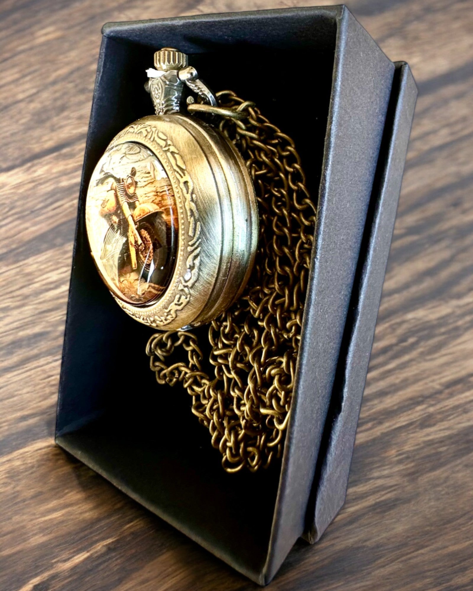 Retro zsebóra "Motorkerékpár stílus", személyre szabható gravírozással ajándékba