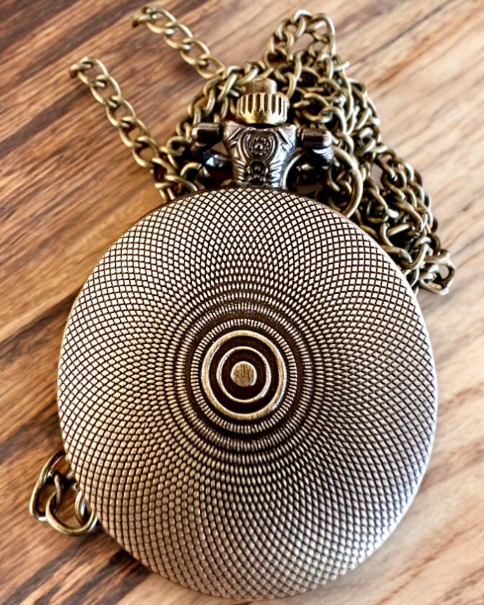 Retro zsebóra "Motorkerékpár stílus", személyre szabható gravírozással ajándékba