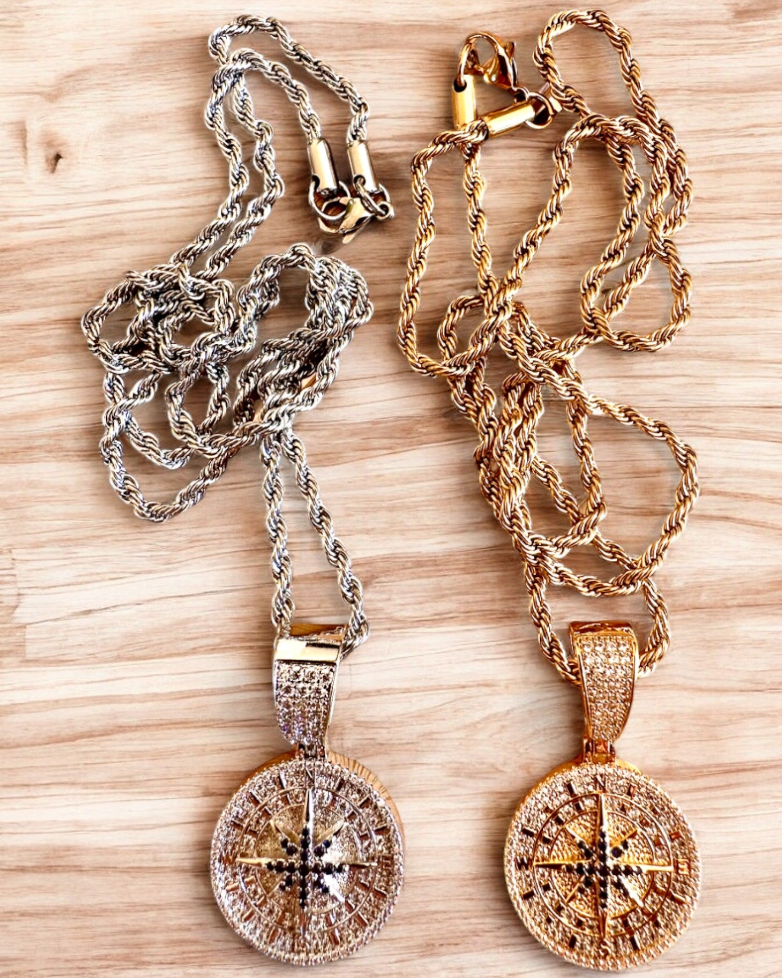 Glamour stílusú, cirkóniával díszített iránytű medálos nyaklánc nőknek és férfiaknak - 2 választható változat, személyre szabható gravírozással ajándékba