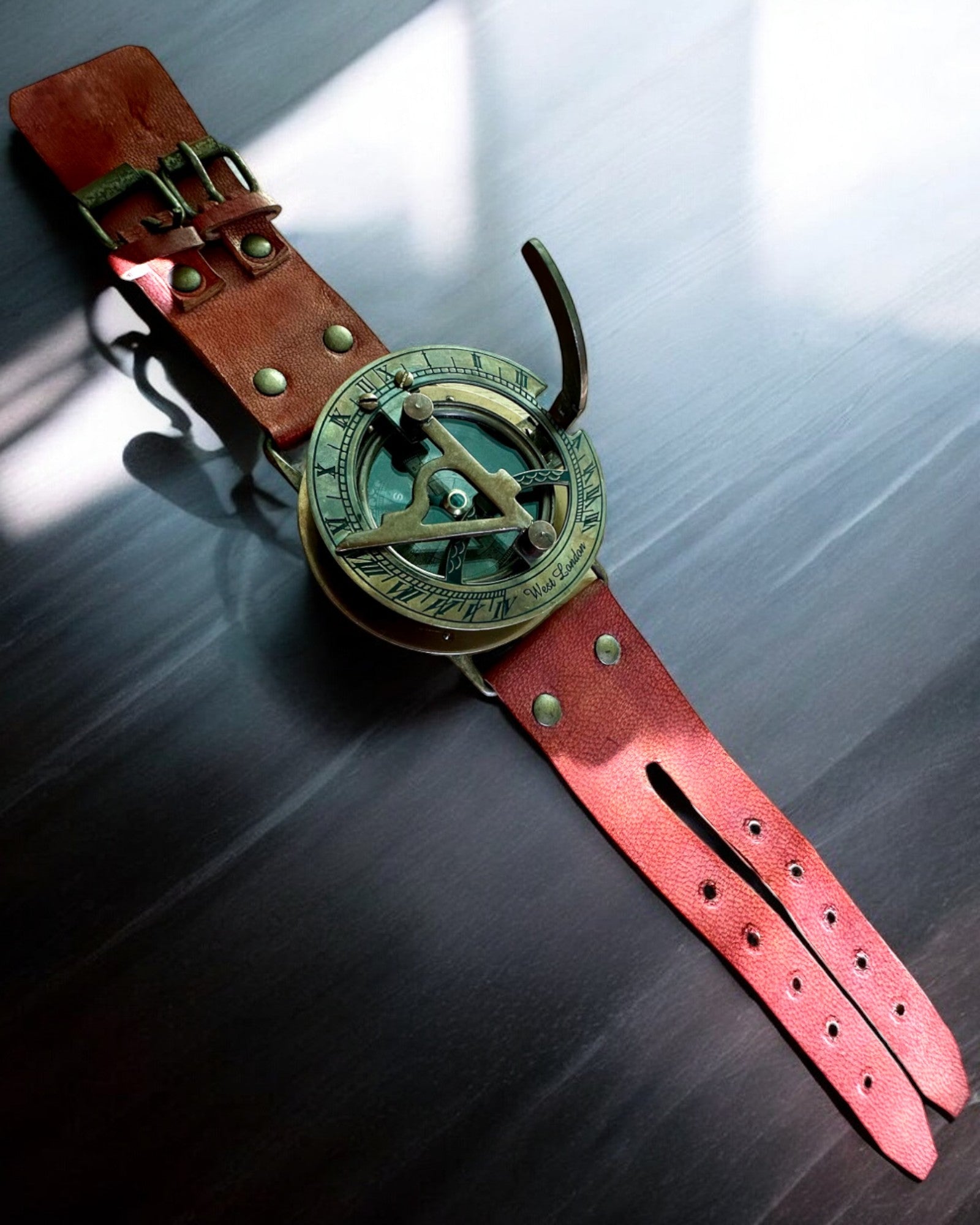 Napóra "Antyczny Kompas", karóra iránytűvel, személyre szabható gravírozással