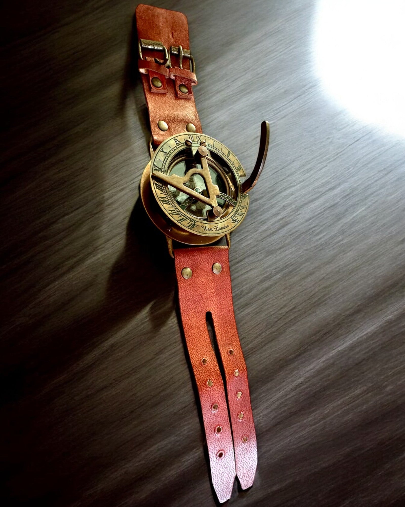 Napóra "Antyczny Kompas", karóra iránytűvel, személyre szabható gravírozással