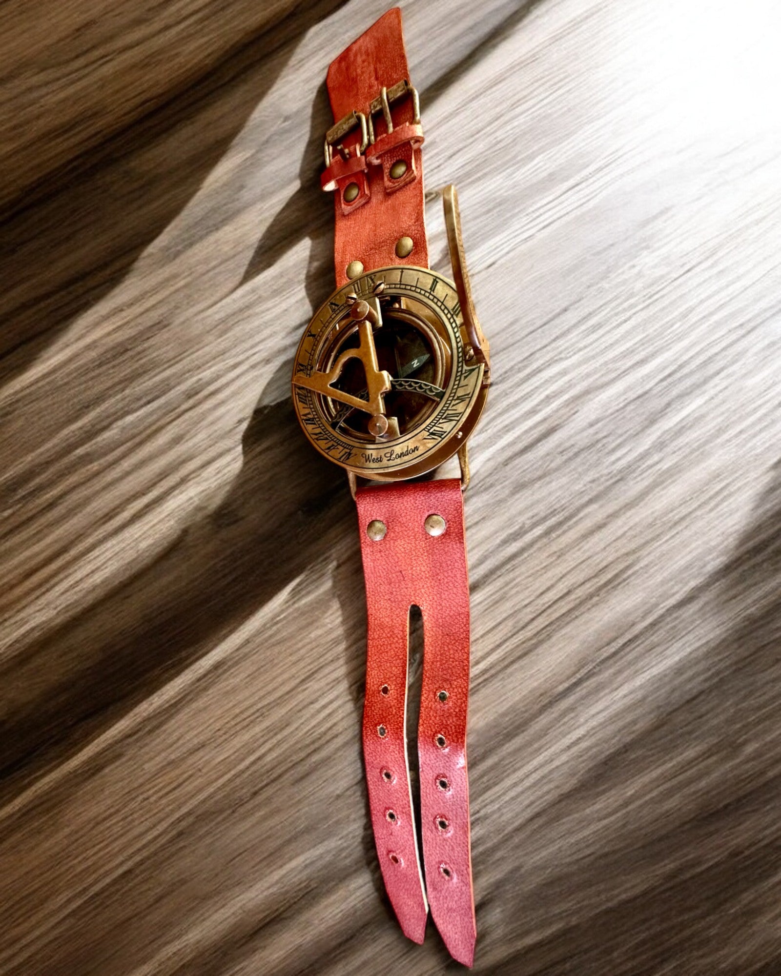 Napóra "Antyczny Kompas", karóra iránytűvel, személyre szabható gravírozással