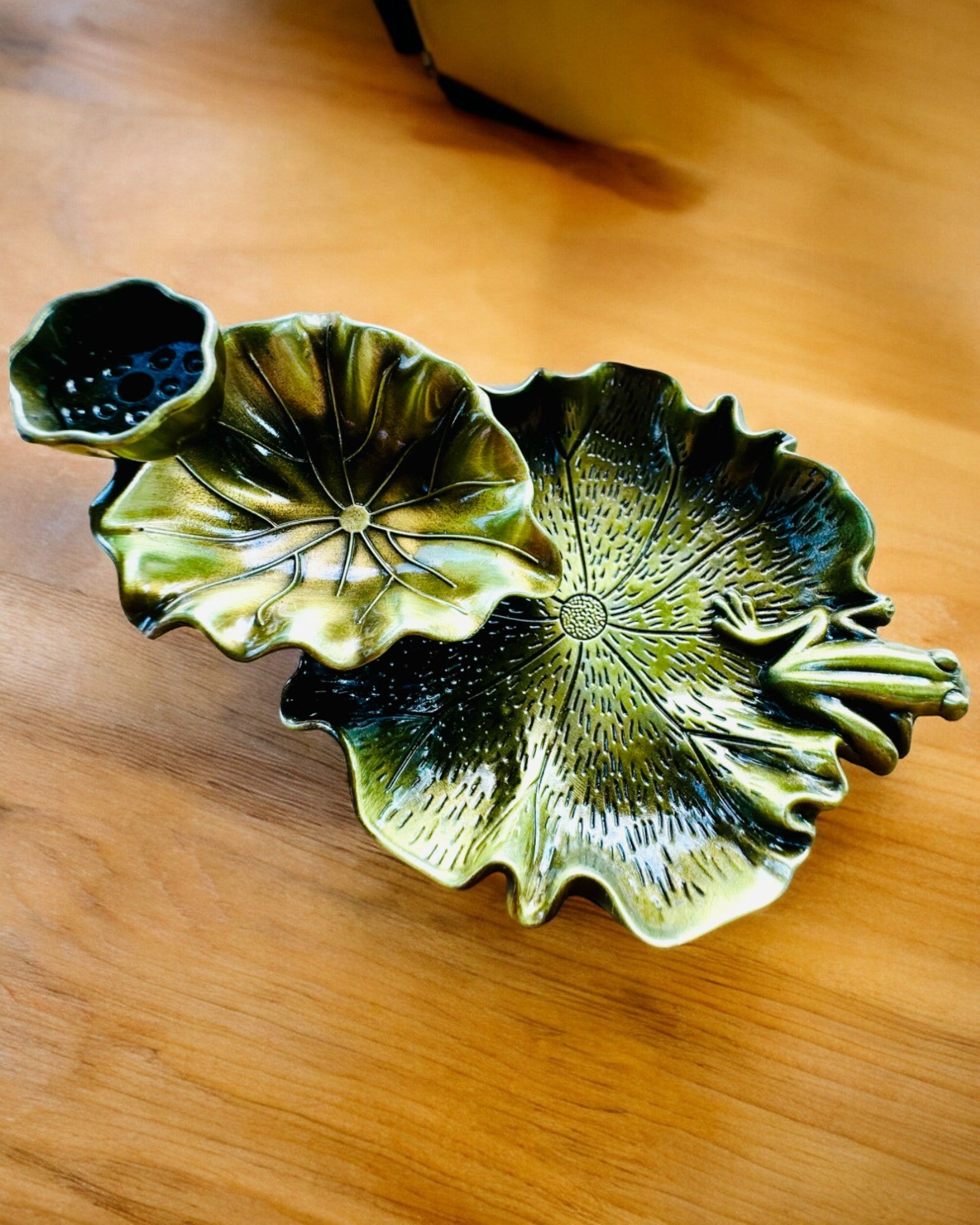 Elegáns Fém Lótuszlevél Füstölőtartó - 4 választható változat, személyre szabható gravírozással ajándékba