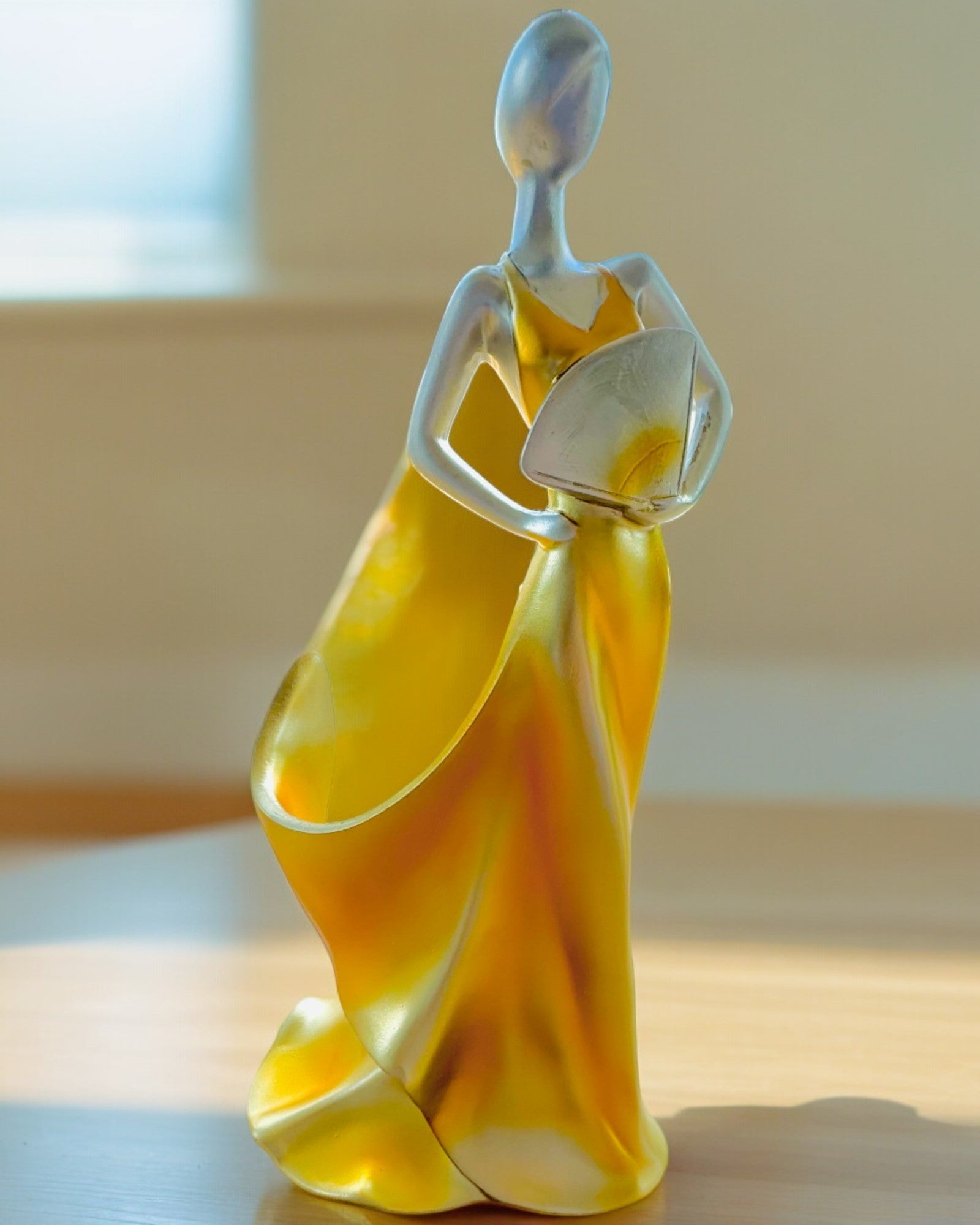 Elegáns Palacktartó - Hölgy Szobor - személyre szabható gravírozással, 2 választható változat