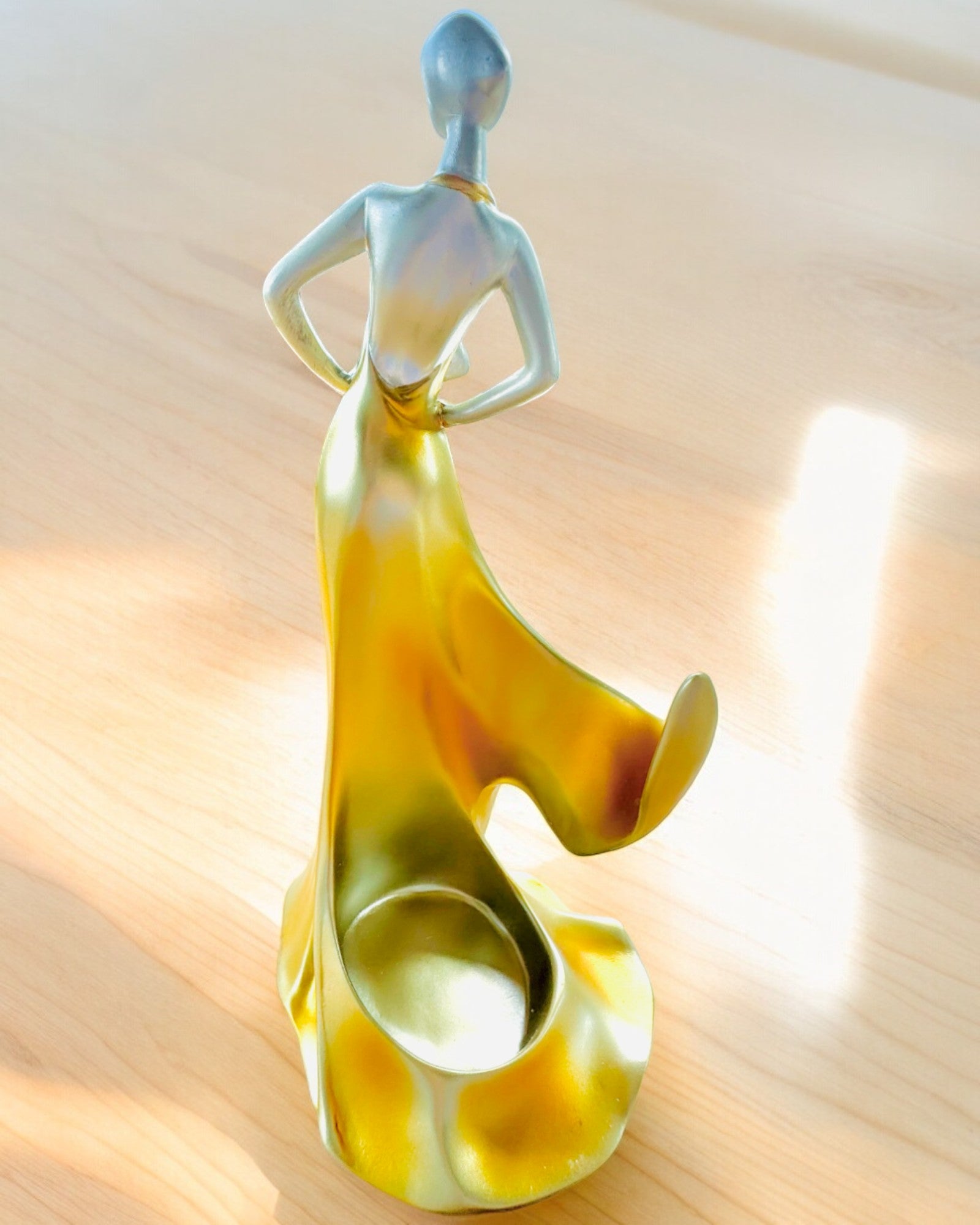 Elegáns Palacktartó - Hölgy Szobor - személyre szabható gravírozással, 2 választható változat