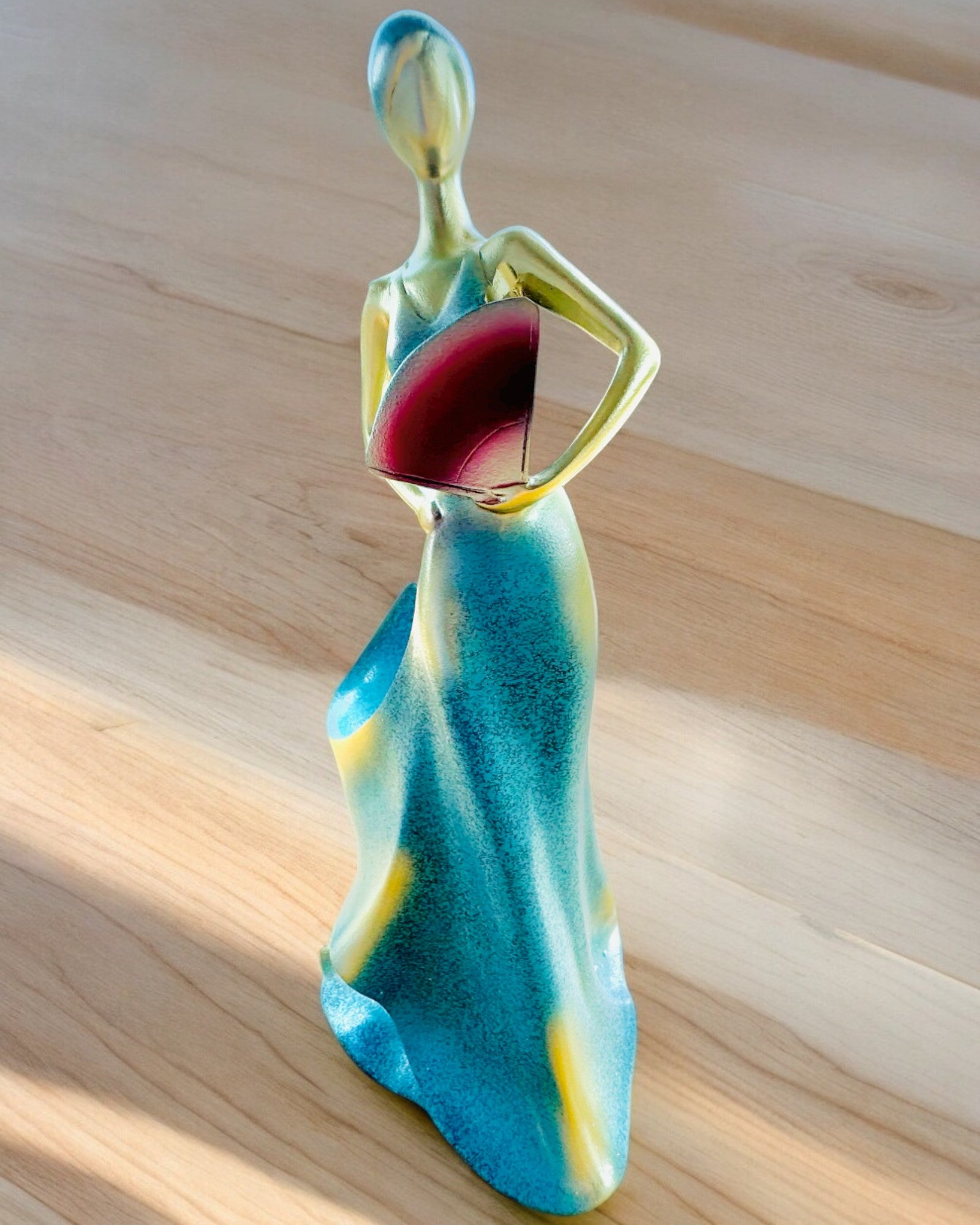 Elegáns Palacktartó - Hölgy Szobor - személyre szabható gravírozással, 2 választható változat